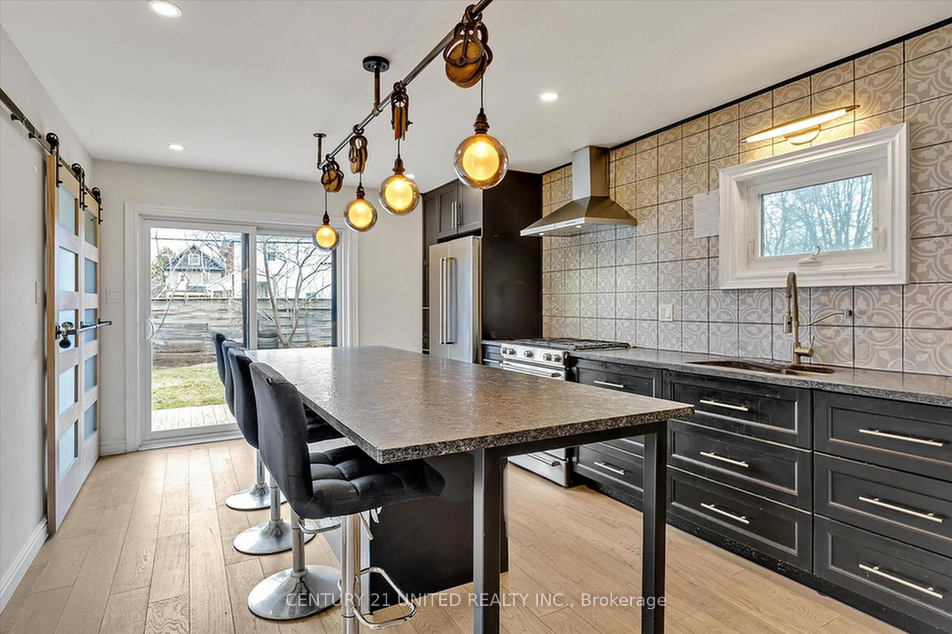 Photo 13 of 508 Sherbrooke Street, Peterborough, Town Ward 3 — HOMEH