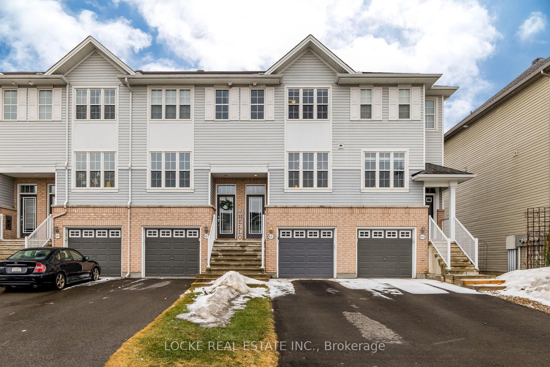 Front of 923 Eastboro Avenue