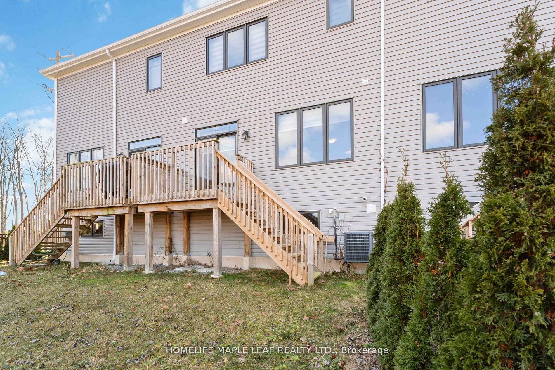 Photo 3 of Unit 18, 8273 Tulip Tree Drive, Niagara Falls, Brown — HOMEH