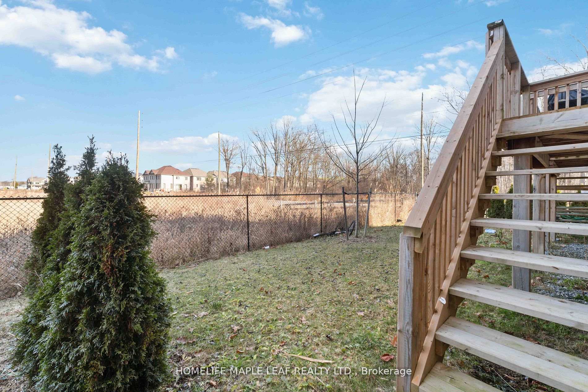Photo 5 of Unit 18, 8273 Tulip Tree Drive, Niagara Falls, Brown — HOMEH