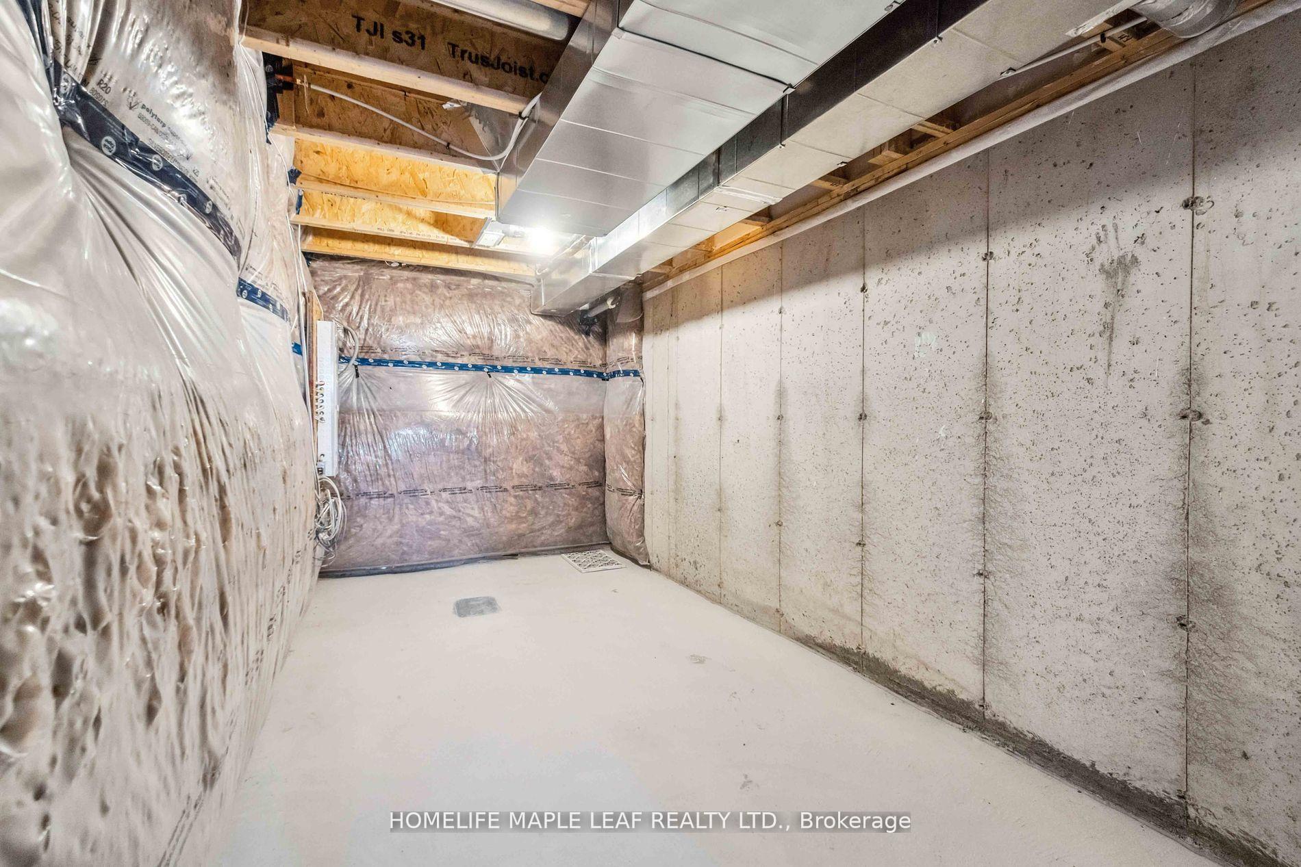 Photo 8 of Unit 18, 8273 Tulip Tree Drive, Niagara Falls, Brown — HOMEH