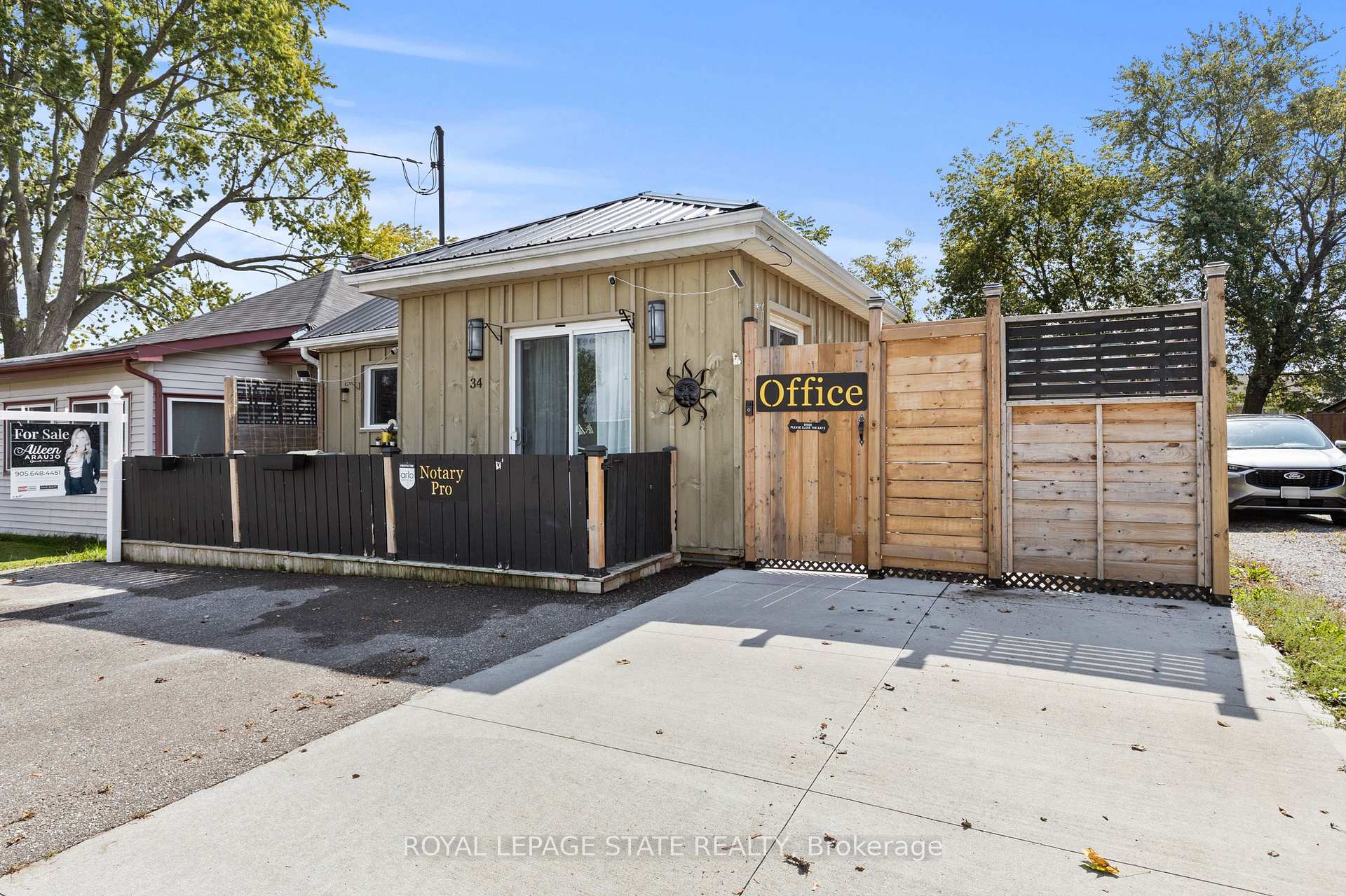Front of 34 Pansy Avenue