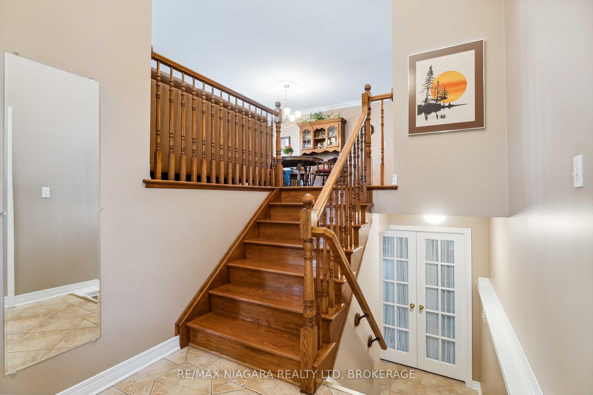Photo 2 of 8123 Beaver Glen Drive, Niagara Falls, Ascot — HOMEH