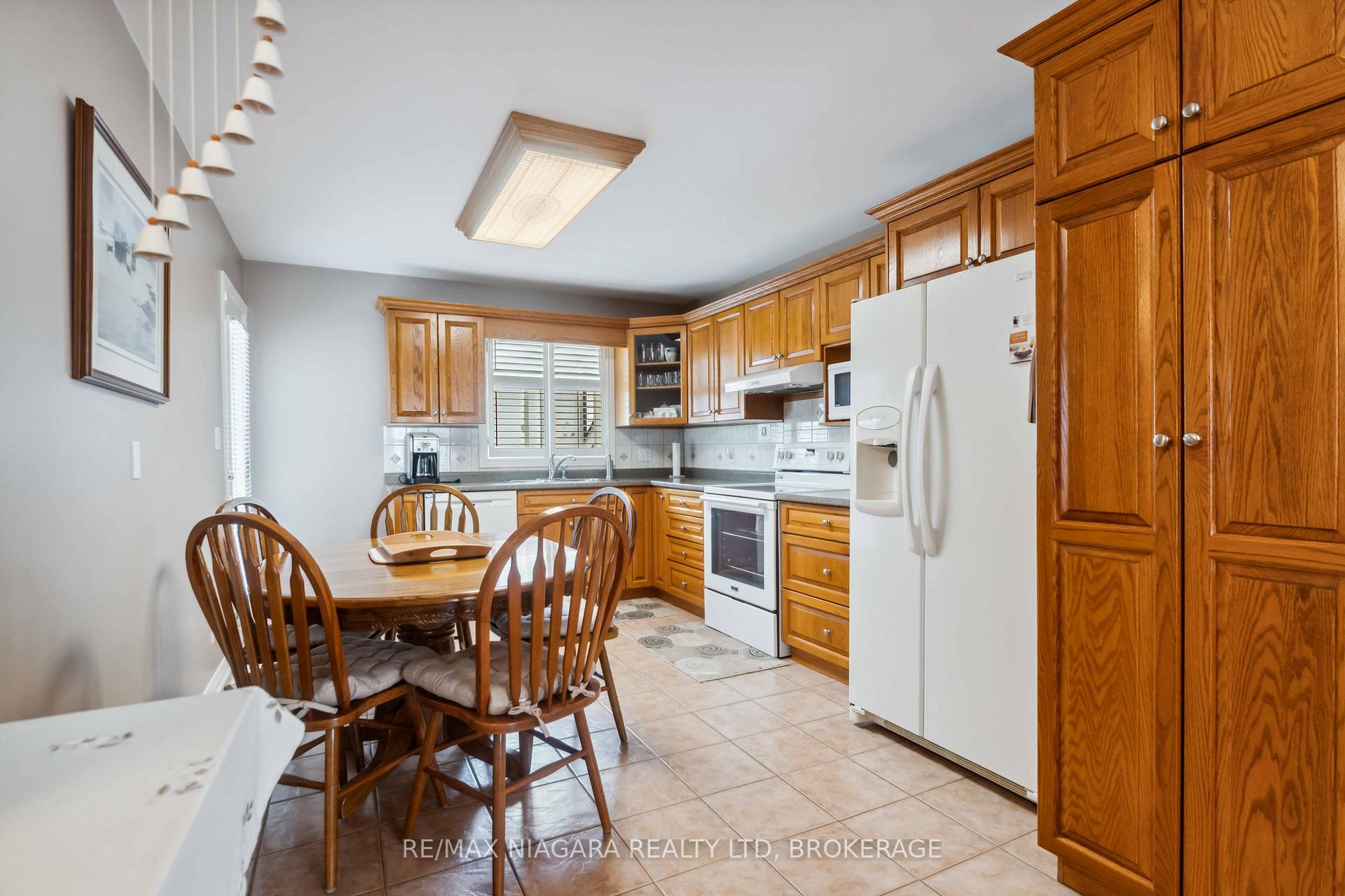 Photo 7 of 8123 Beaver Glen Drive, Niagara Falls, Ascot — HOMEH
