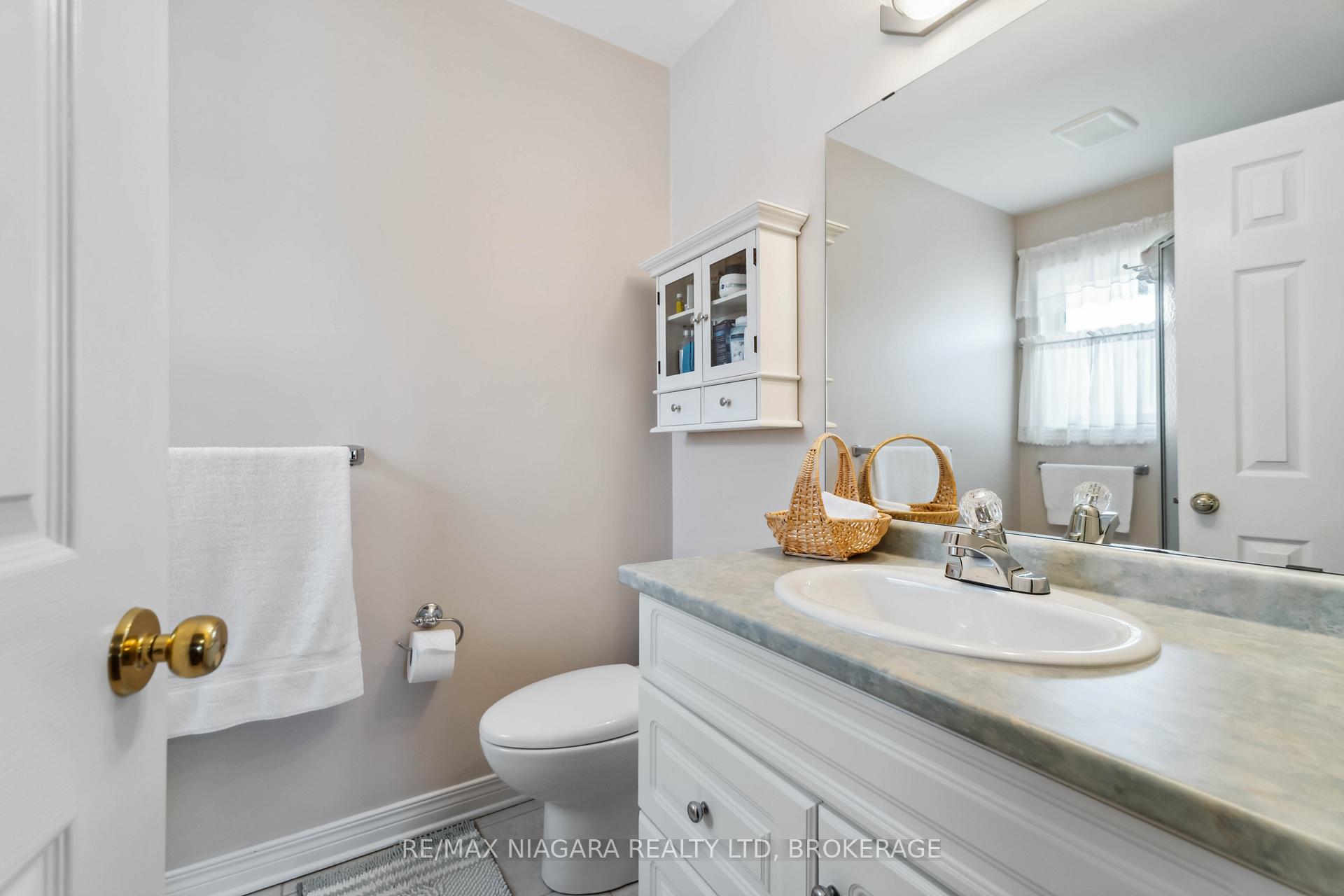 Photo 11 of 8123 Beaver Glen Drive, Niagara Falls, Ascot — HOMEH