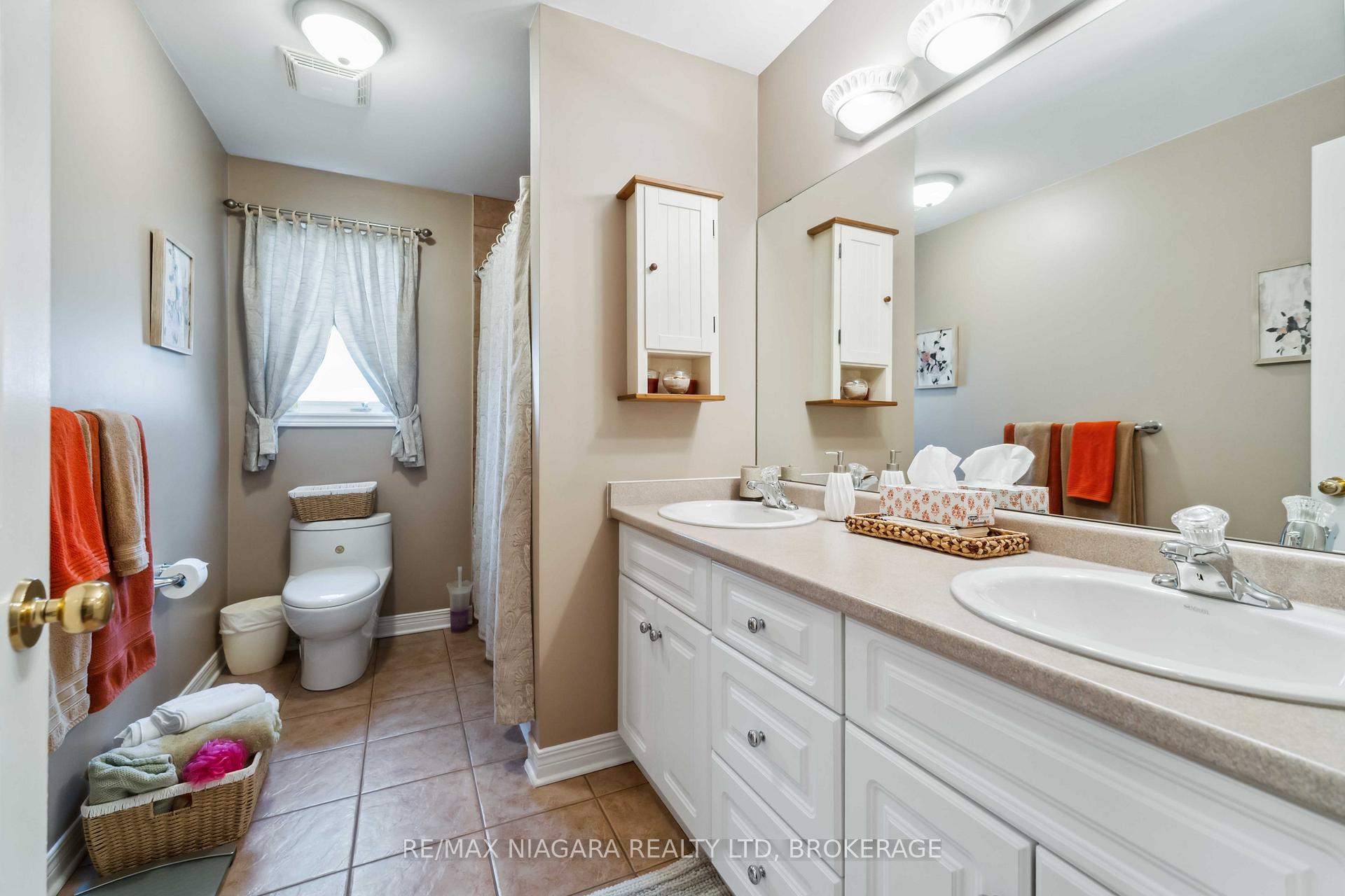 Photo 12 of 8123 Beaver Glen Drive, Niagara Falls, Ascot — HOMEH