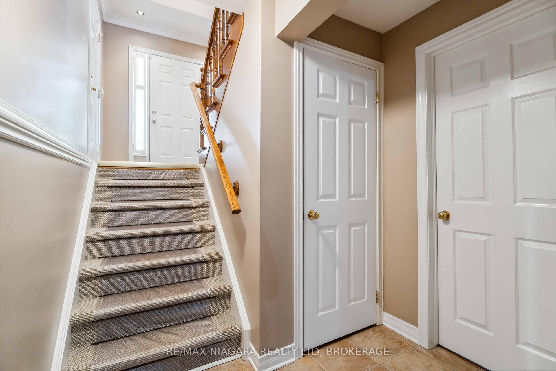 Photo 13 of 8123 Beaver Glen Drive, Niagara Falls, Ascot — HOMEH