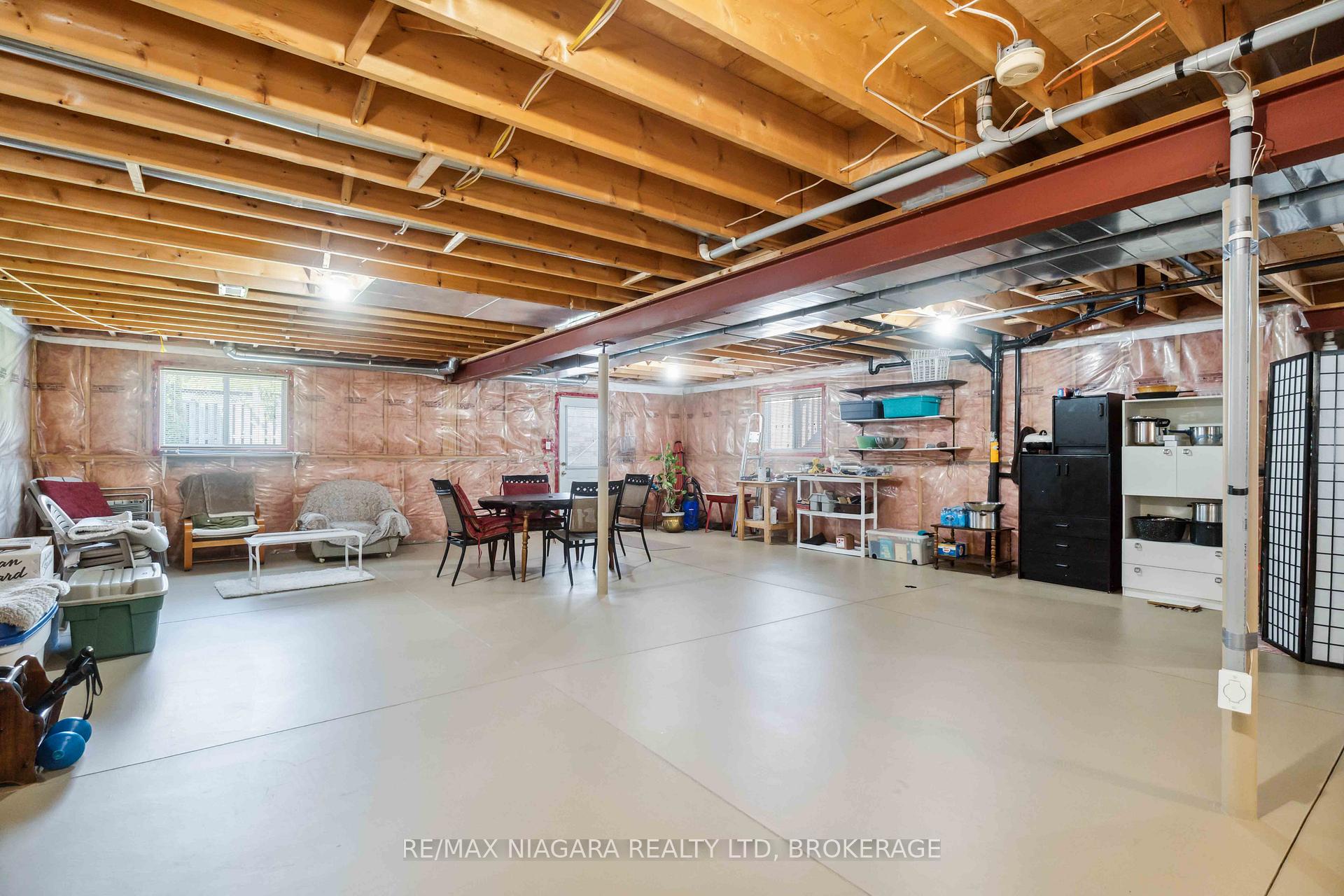 Photo 15 of 8123 Beaver Glen Drive, Niagara Falls, Ascot — HOMEH