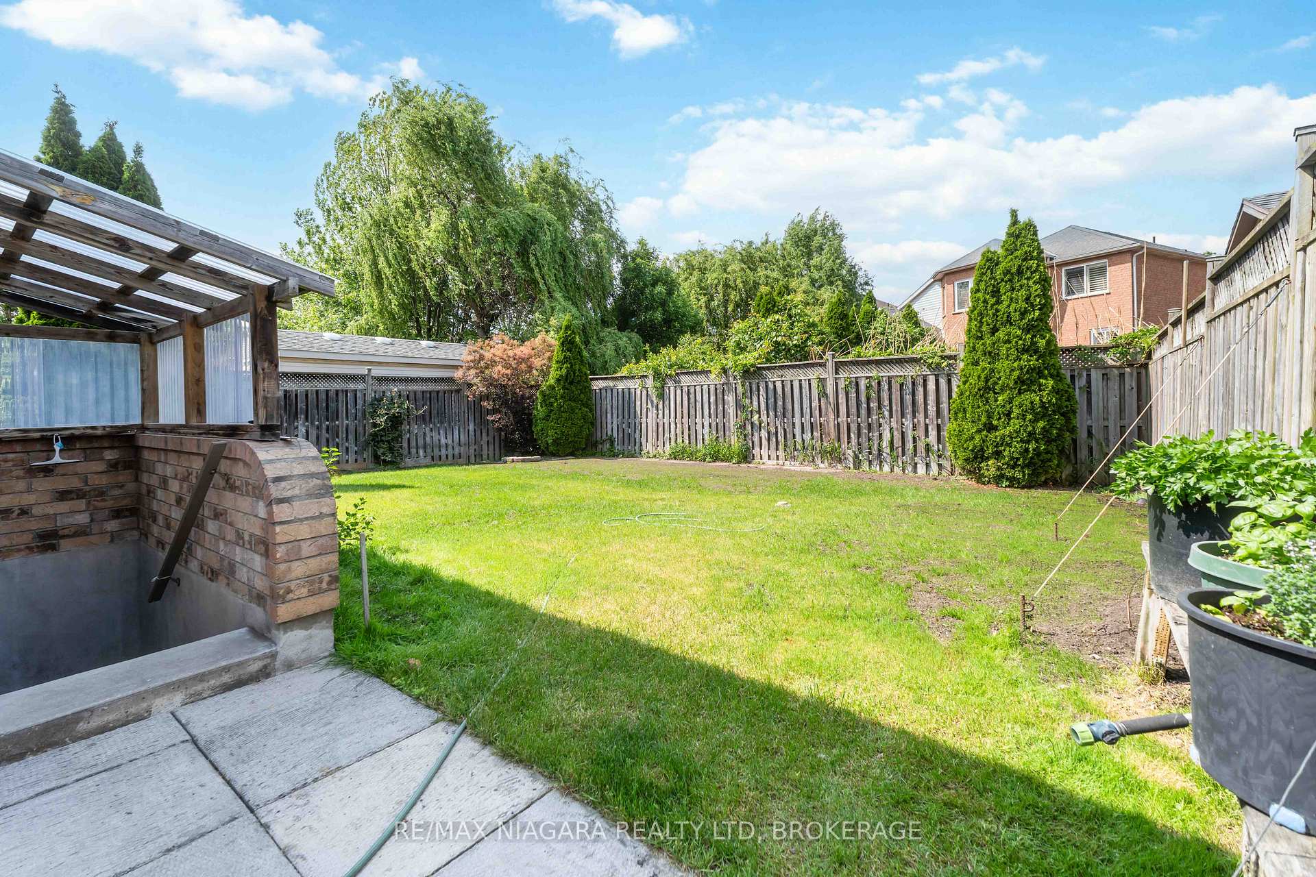 Photo 19 of 8123 Beaver Glen Drive, Niagara Falls, Ascot — HOMEH