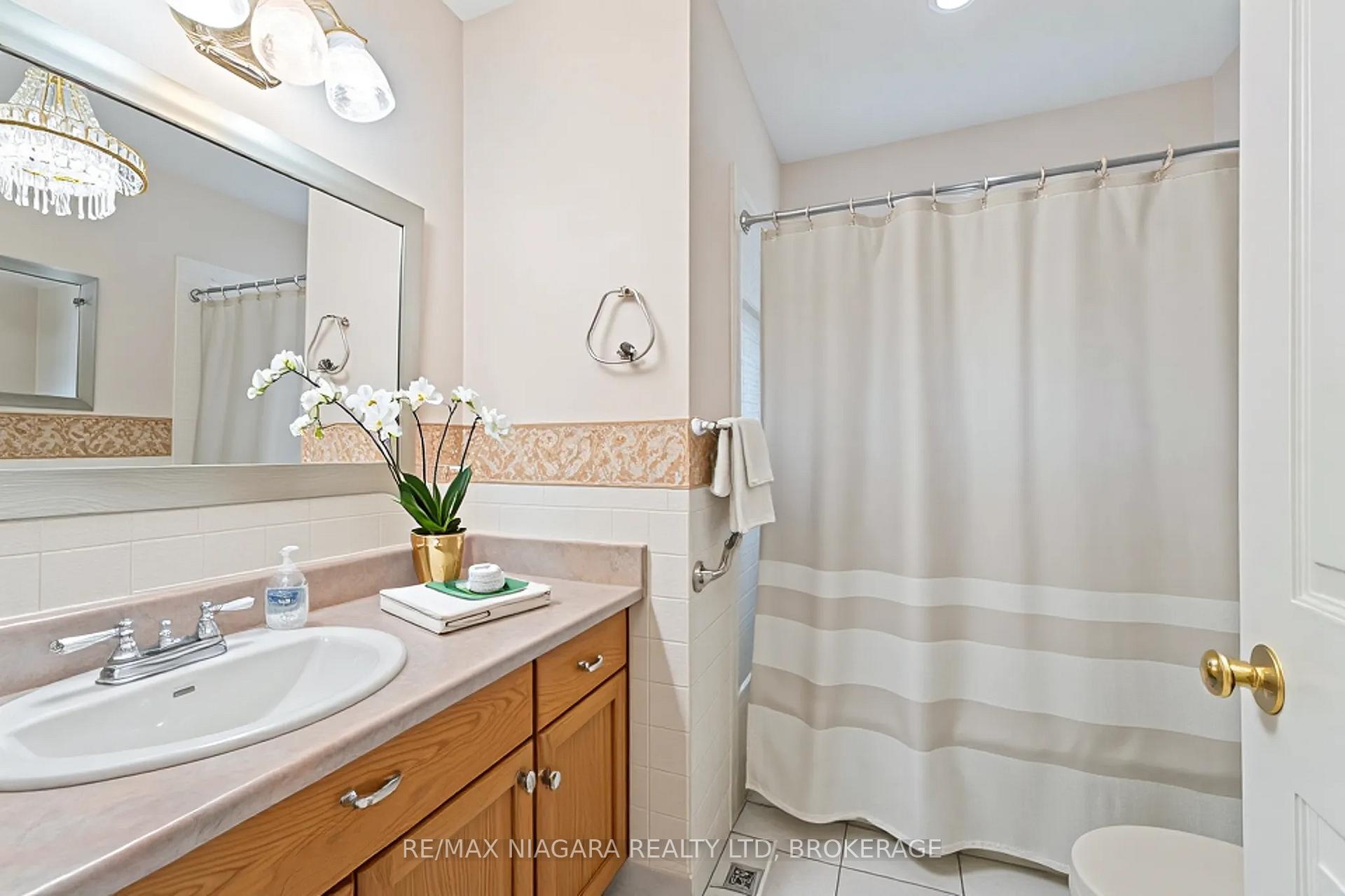 Photo 6 of 5514 Glenholme Avenue, Niagara Falls, Hospital — HOMEH