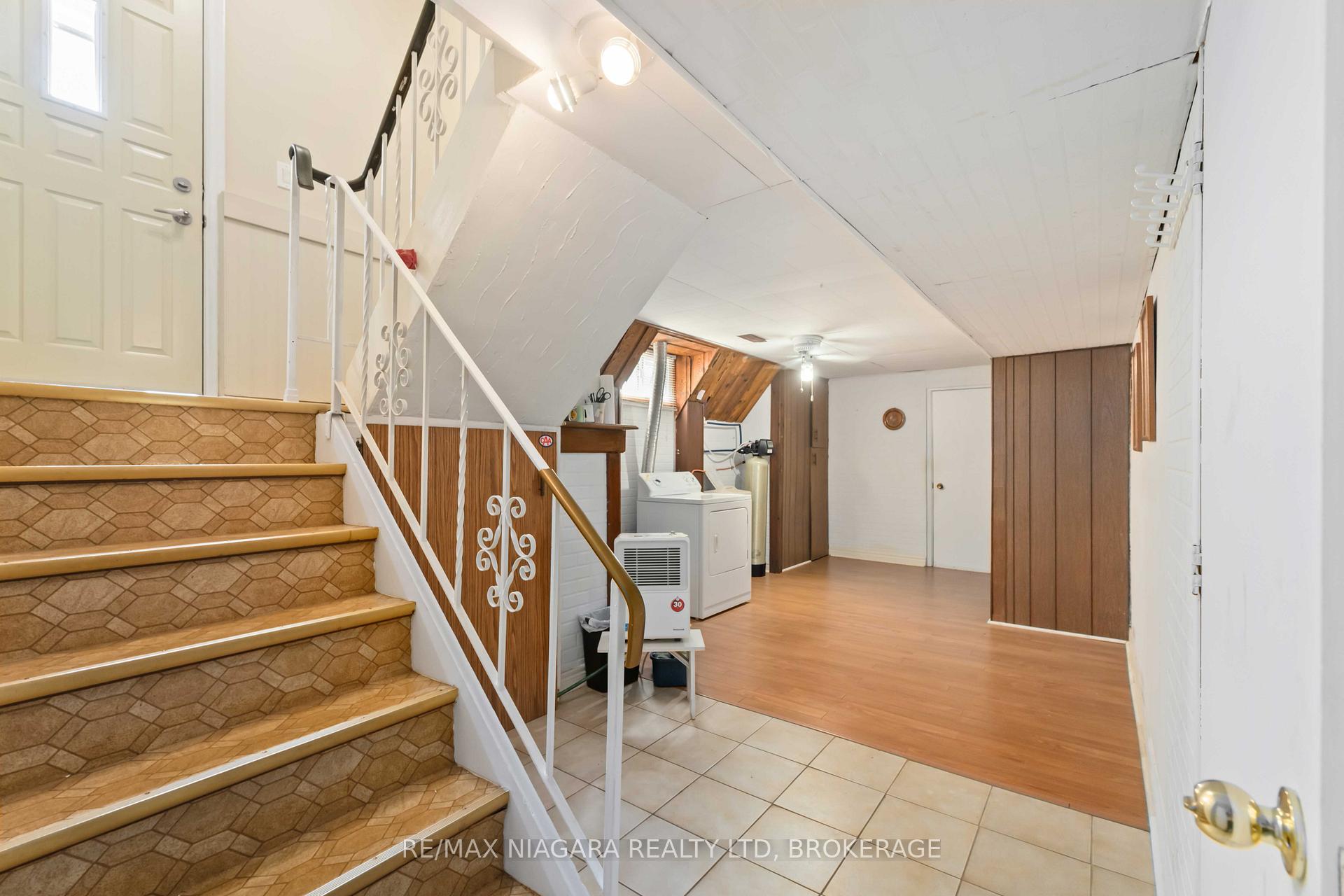 Photo 11 of 5514 Glenholme Avenue, Niagara Falls, Hospital — HOMEH