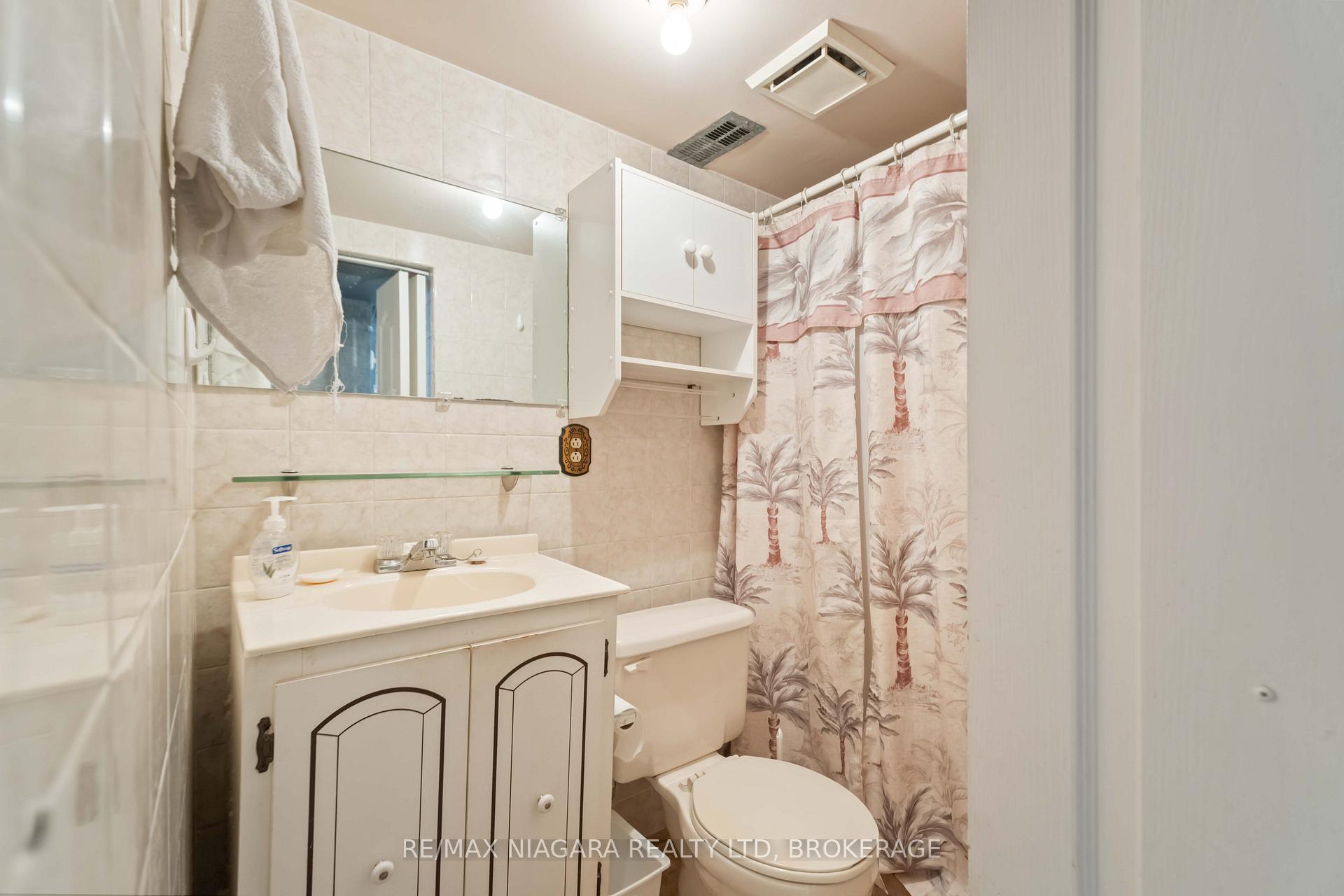 Photo 14 of 5514 Glenholme Avenue, Niagara Falls, Hospital — HOMEH