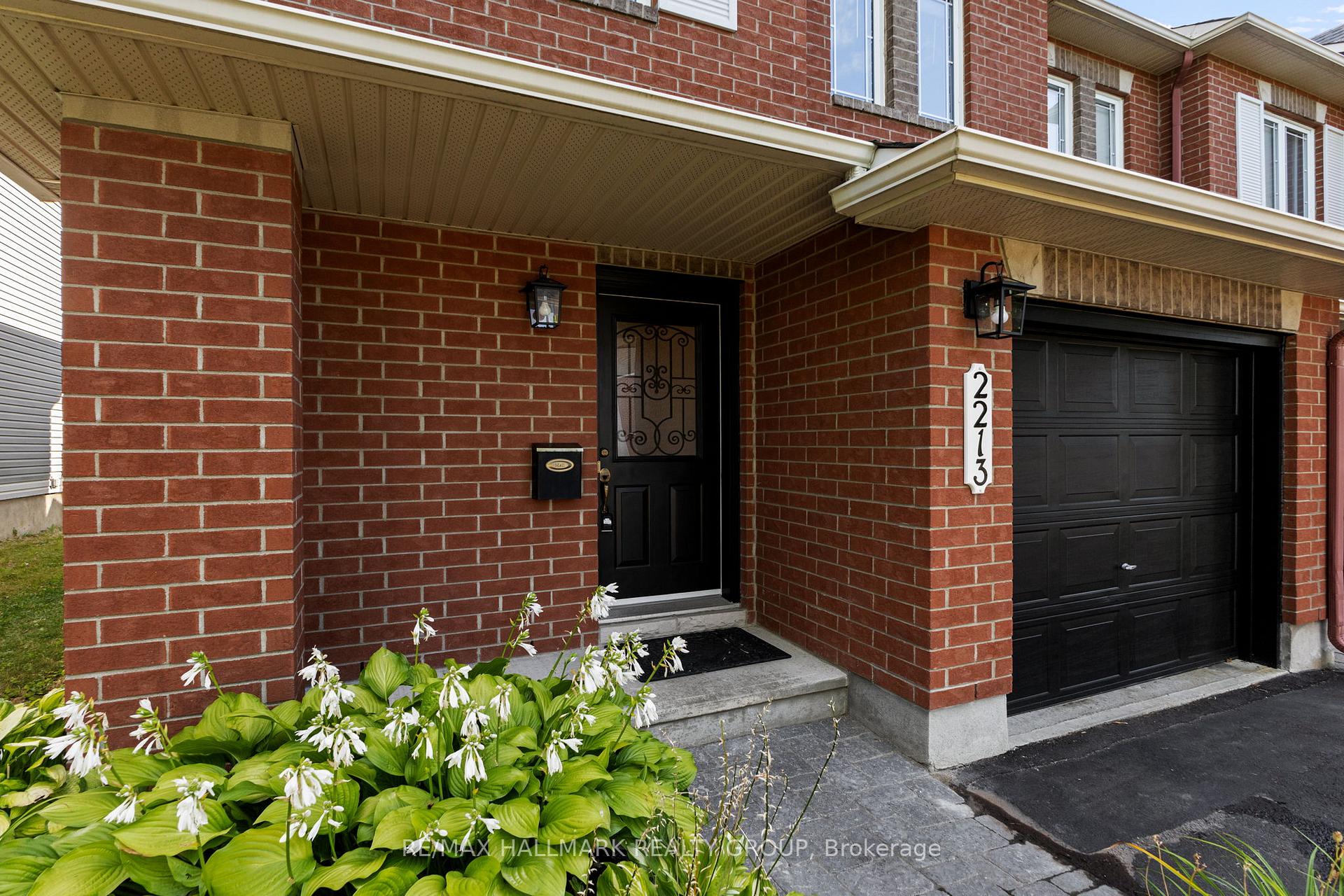 Photo 3 of 2213 Brockstone Crescent, Ottawa, Avalon East — HOMEH