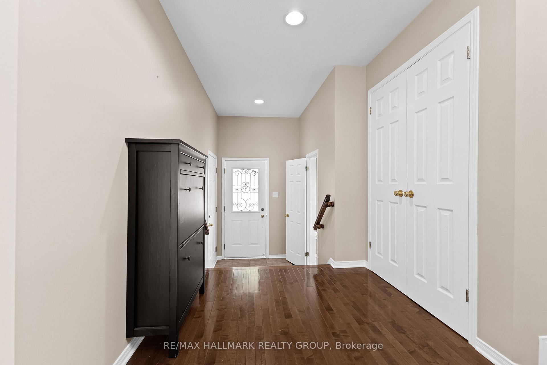 Photo 4 of 2213 Brockstone Crescent, Ottawa, Avalon East — HOMEH