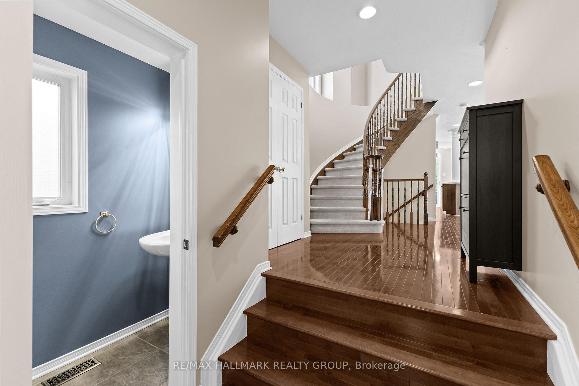 Photo 5 of 2213 Brockstone Crescent, Ottawa, Avalon East — HOMEH