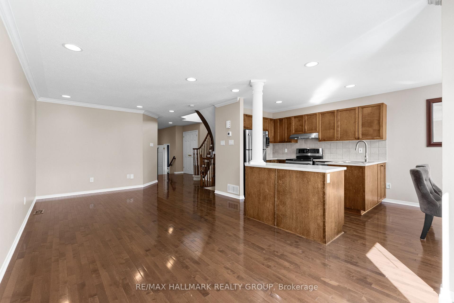 Photo 12 of 2213 Brockstone Crescent, Ottawa, Avalon East — HOMEH