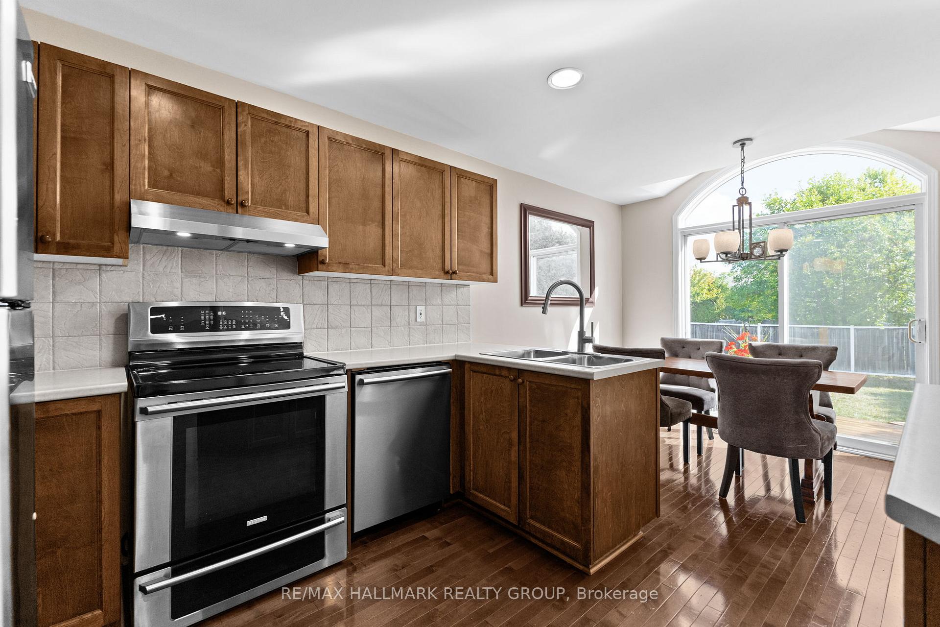 Photo 14 of 2213 Brockstone Crescent, Ottawa, Avalon East — HOMEH