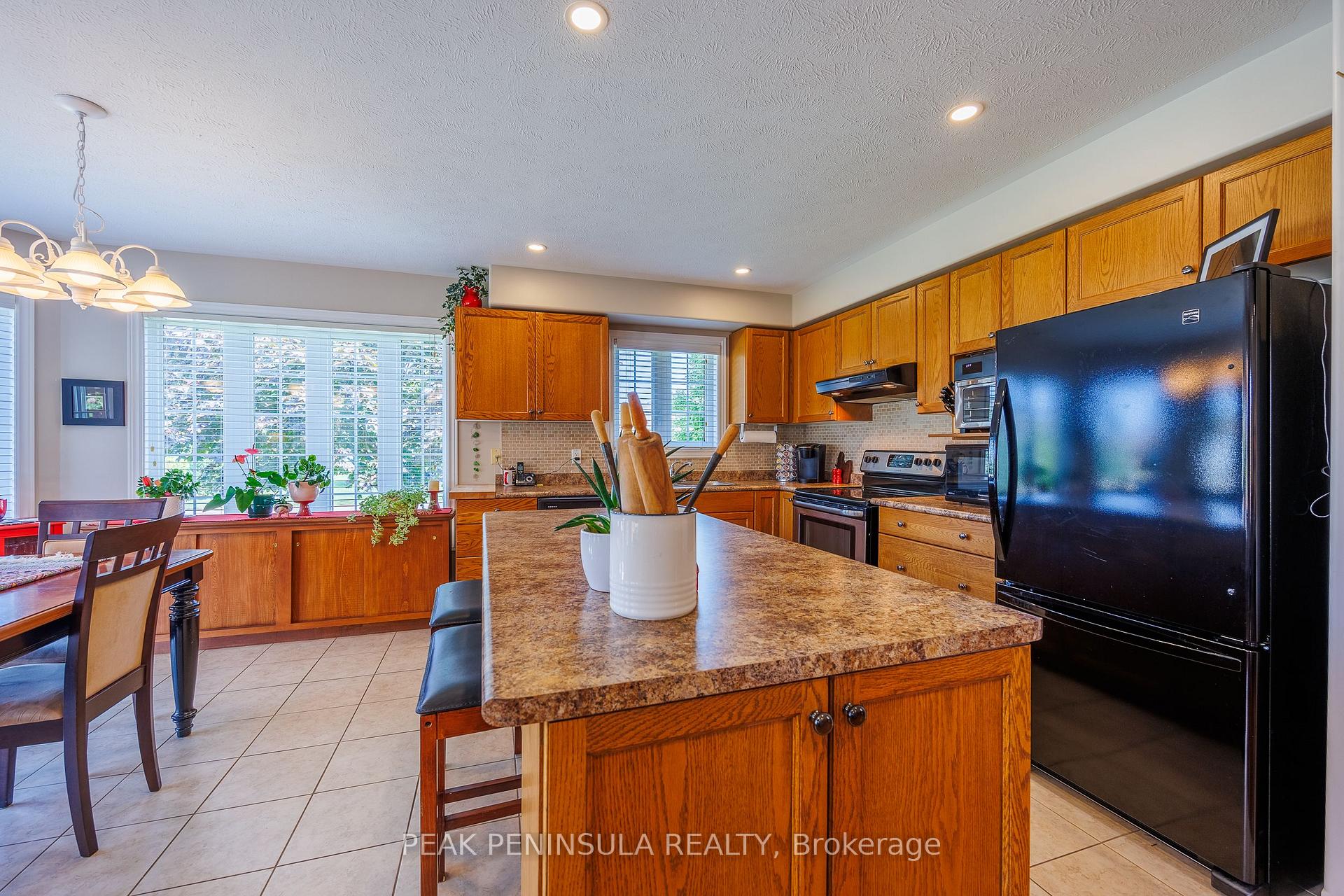 Photo 4 of 103 Upper Canada Drive, Norfolk, Port Rowan — HOMEH