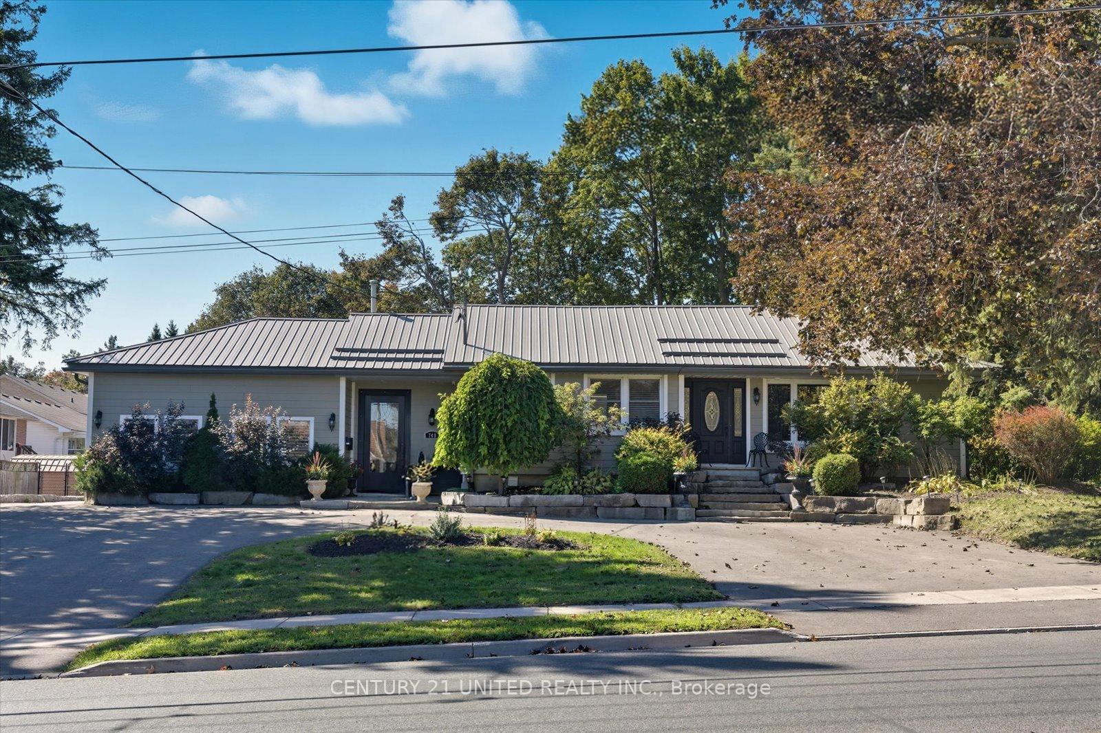 Photo 2 of 749 Spillsbury Drive, Peterborough, Otonabee Ward 1 — HOMEH