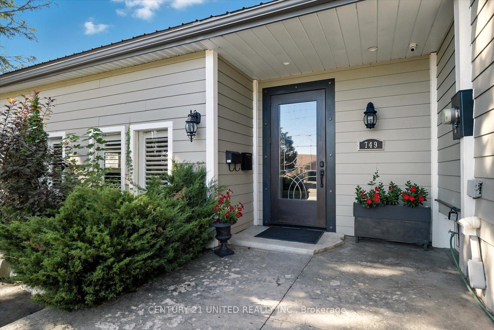 Photo 3 of 749 Spillsbury Drive, Peterborough, Otonabee Ward 1 — HOMEH