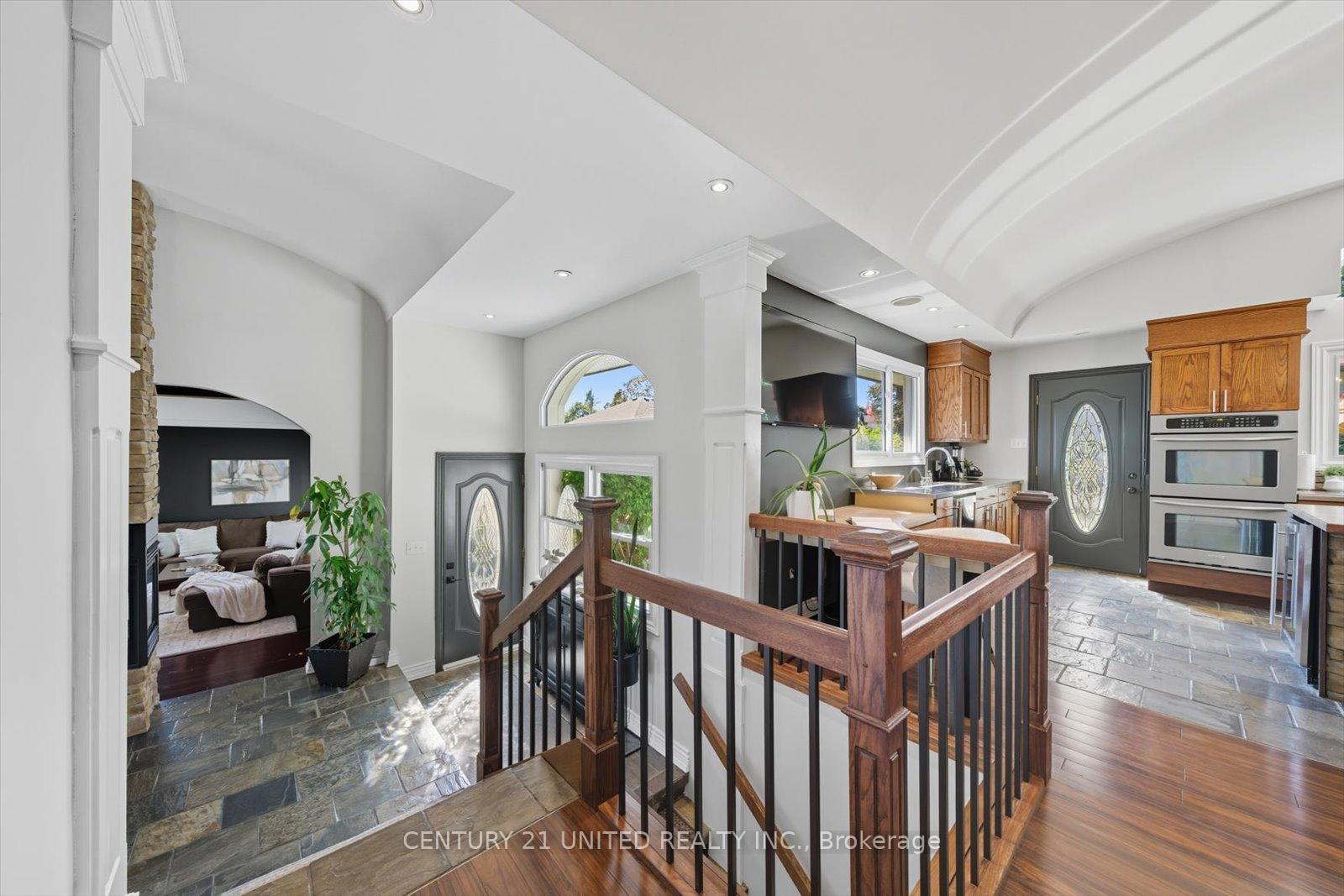 Photo 12 of 749 Spillsbury Drive, Peterborough, Otonabee Ward 1 — HOMEH