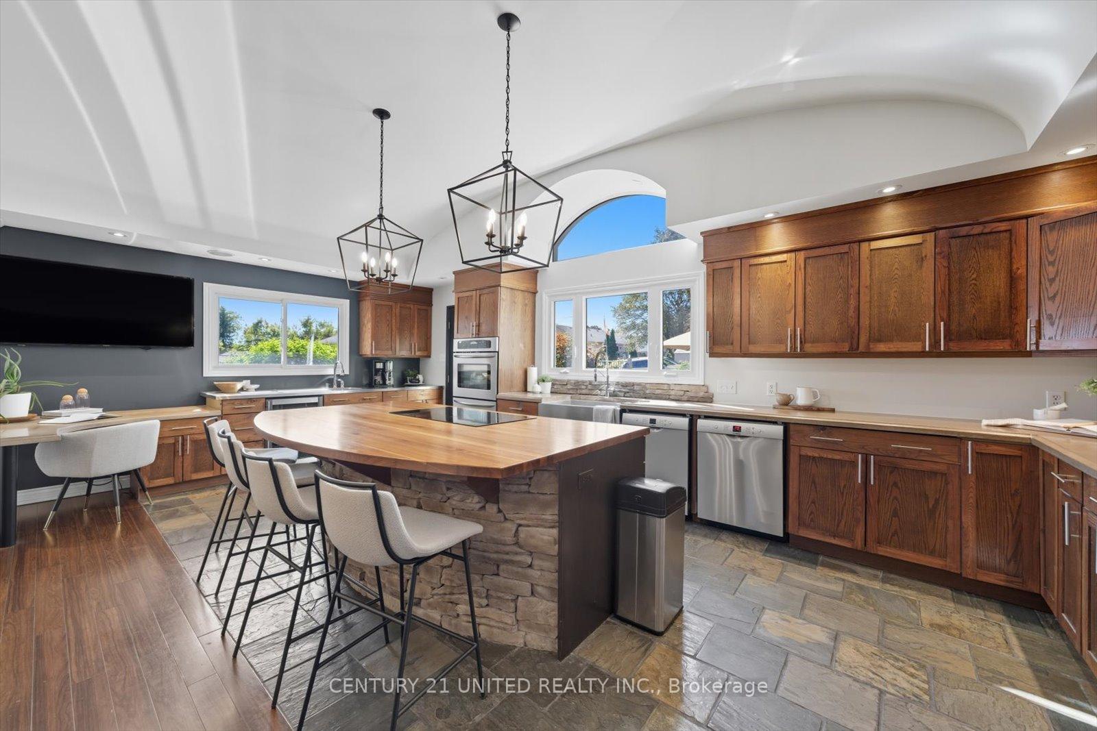 Photo 15 of 749 Spillsbury Drive, Peterborough, Otonabee Ward 1 — HOMEH