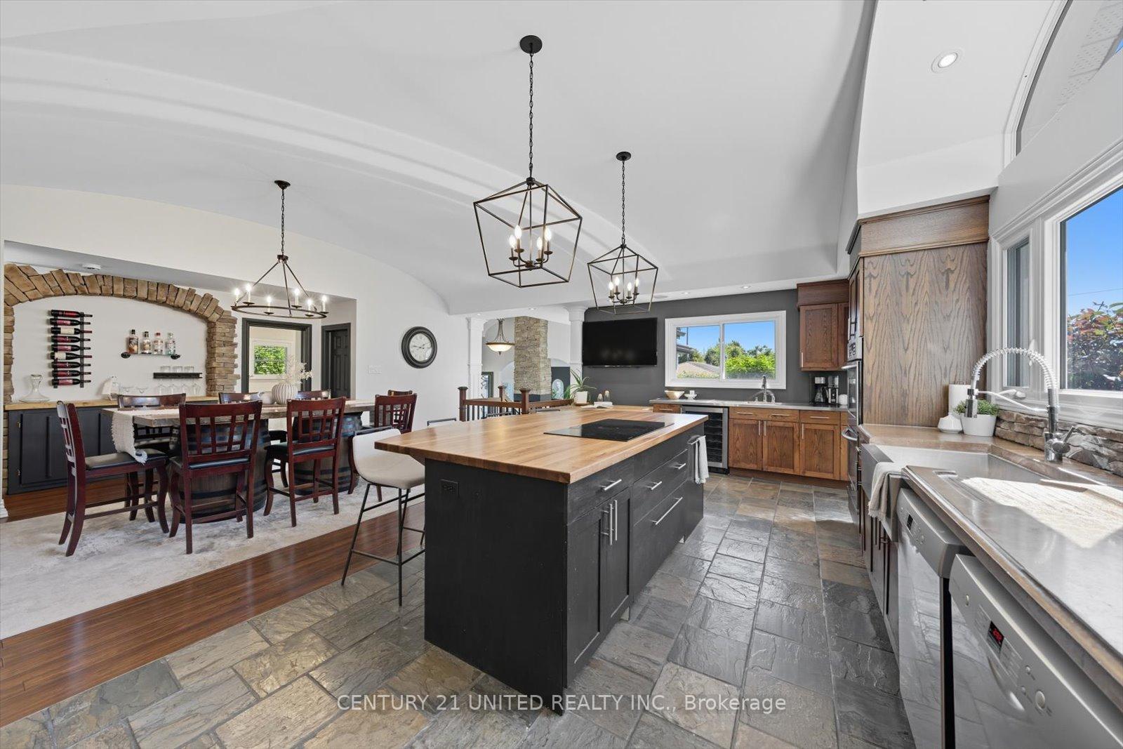 Photo 16 of 749 Spillsbury Drive, Peterborough, Otonabee Ward 1 — HOMEH