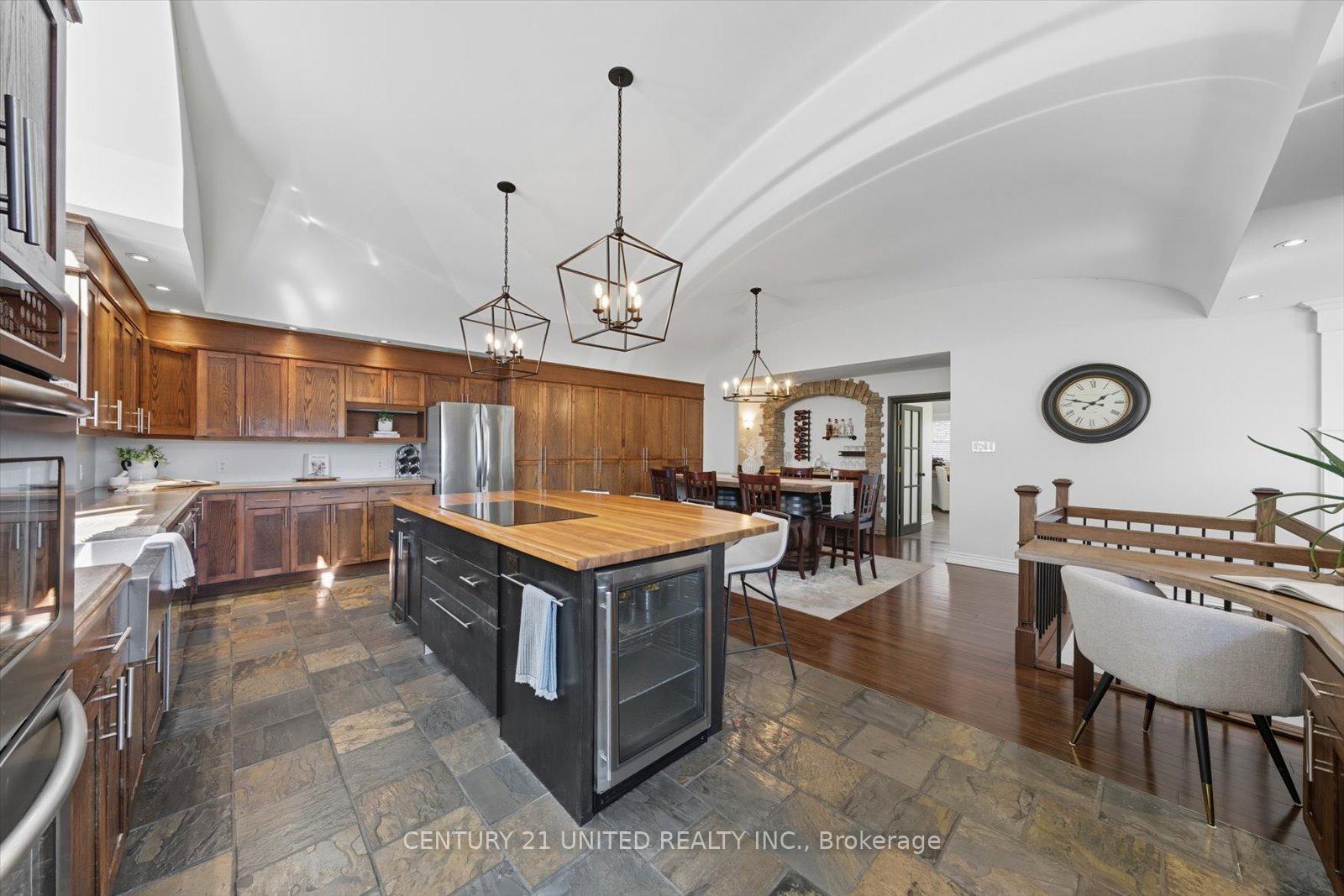 Photo 18 of 749 Spillsbury Drive, Peterborough, Otonabee Ward 1 — HOMEH