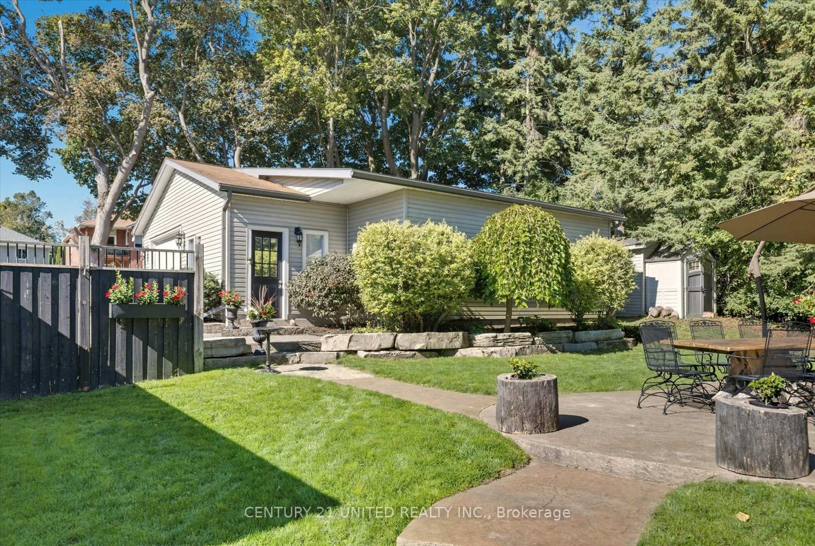 Photo 44 of 749 Spillsbury Drive, Peterborough, Otonabee Ward 1 — HOMEH