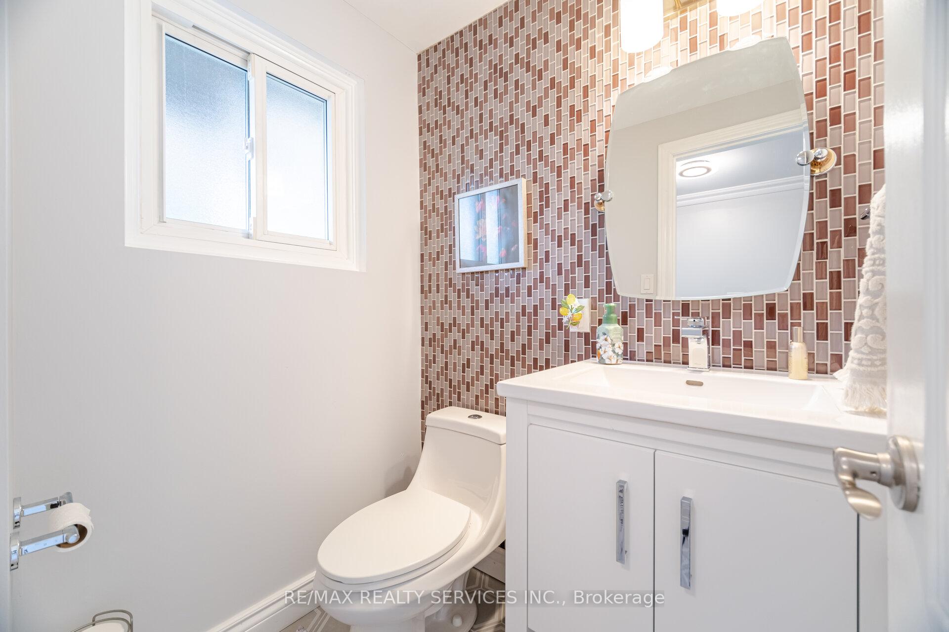 Photo 3 of 863 Maple Avenue, Milton, Dorset Park — HOMEH