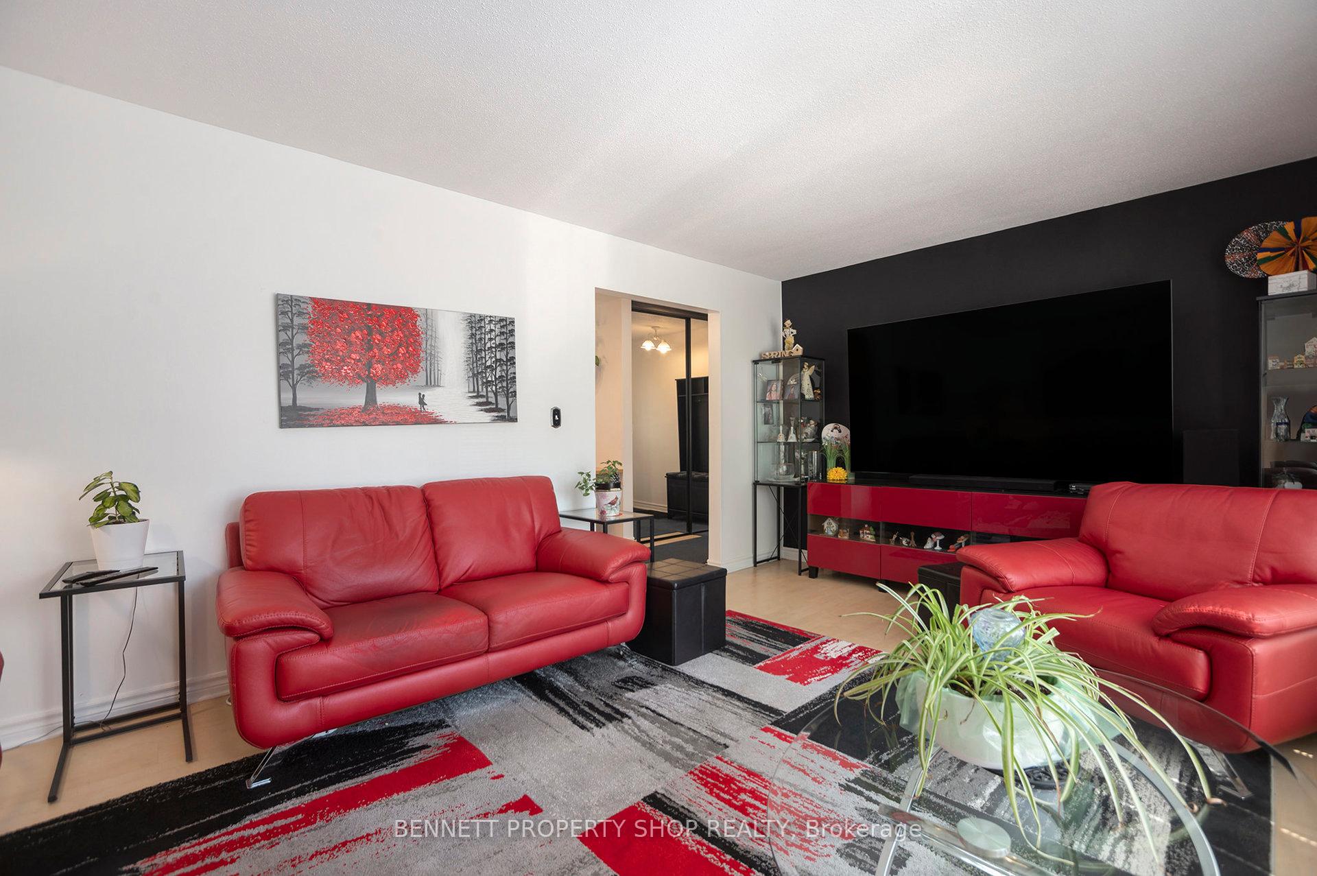 Photo 5 of 846 Borland Drive, Ottawa, Chatelaine Village — HOMEH