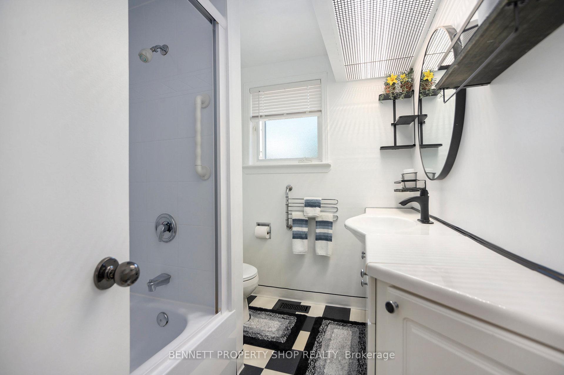 Photo 15 of 846 Borland Drive, Ottawa, Chatelaine Village — HOMEH