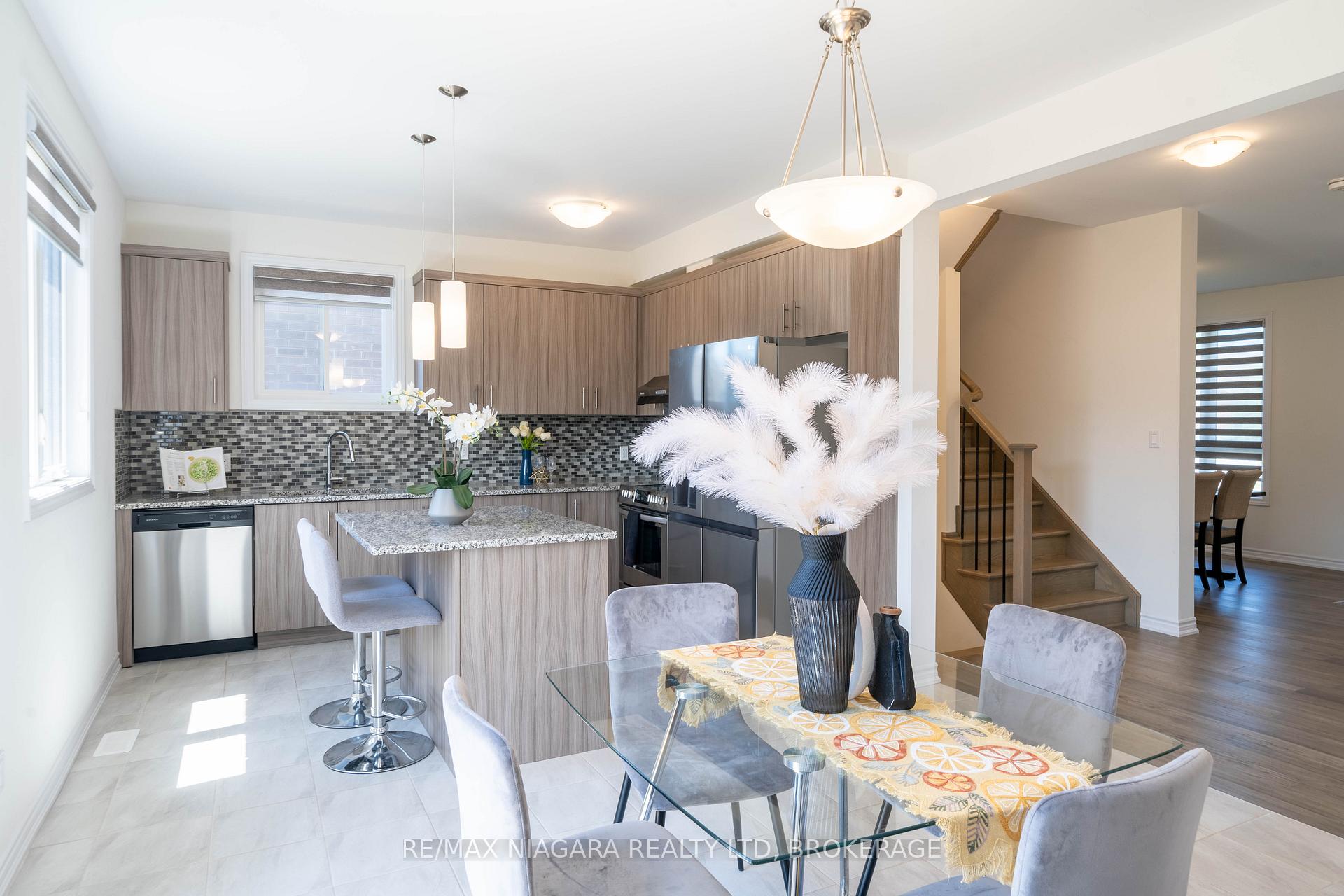 Photo 19 of 8064 Citation Road, Niagara Falls, Ascot — HOMEH