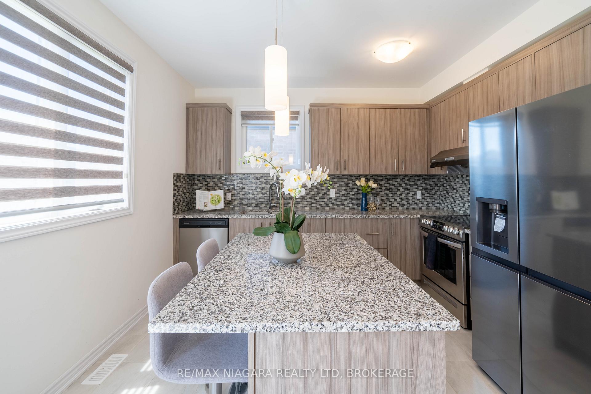 Photo 20 of 8064 Citation Road, Niagara Falls, Ascot — HOMEH