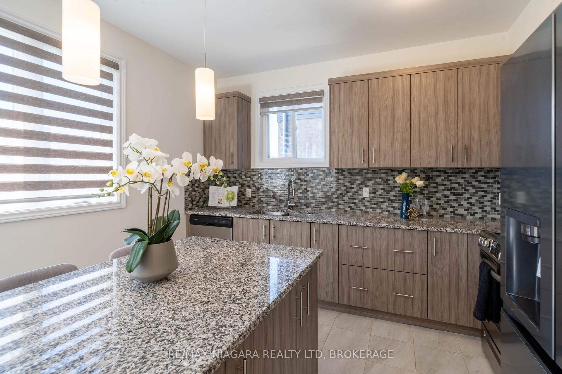 Photo 21 of 8064 Citation Road, Niagara Falls, Ascot — HOMEH