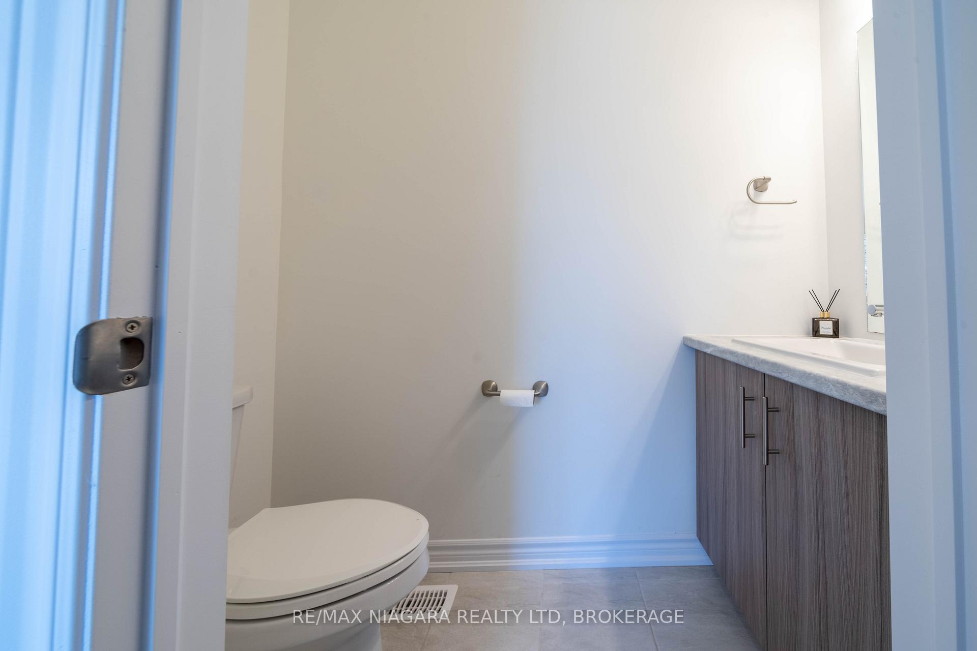 Photo 24 of 8064 Citation Road, Niagara Falls, Ascot — HOMEH
