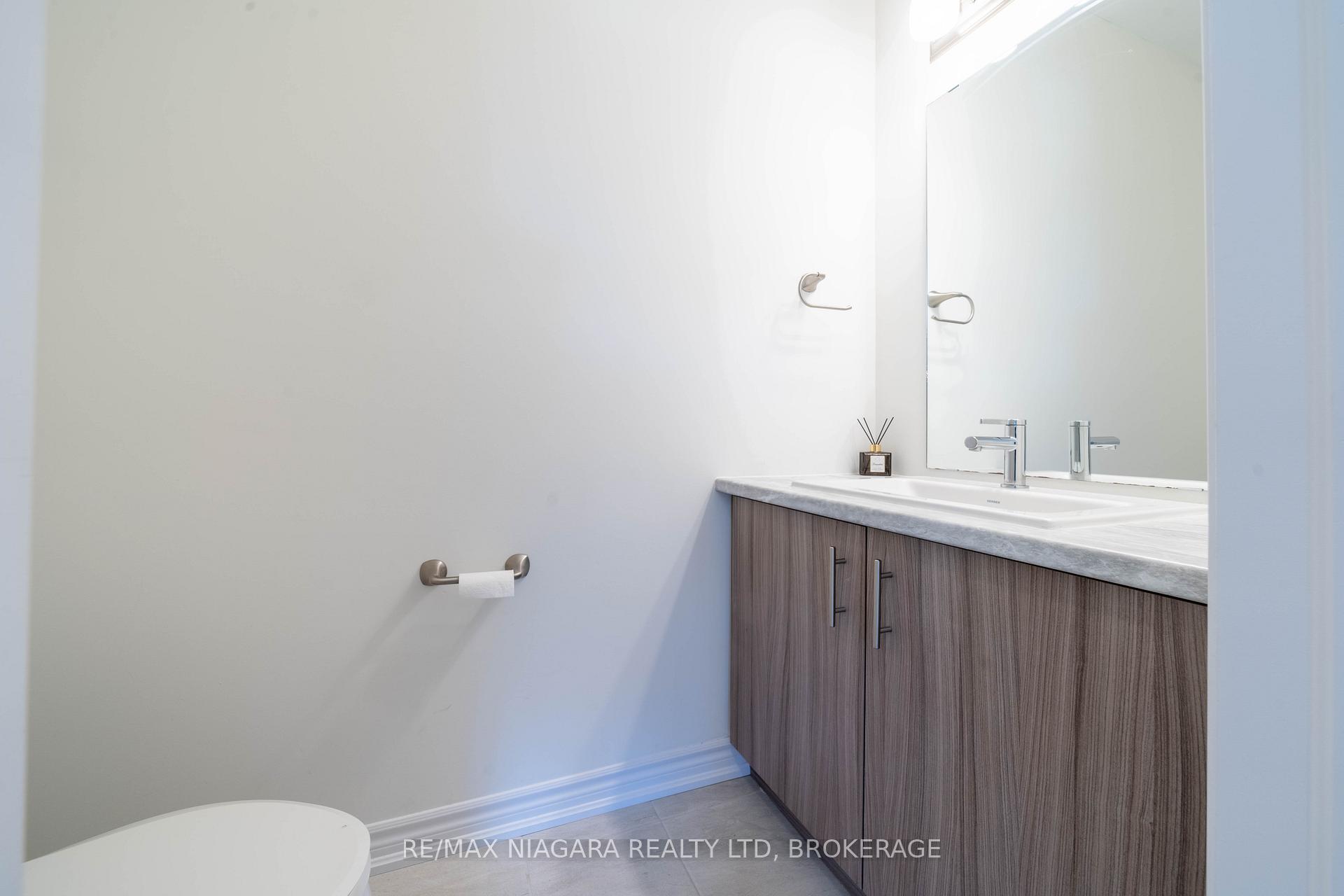 Photo 25 of 8064 Citation Road, Niagara Falls, Ascot — HOMEH
