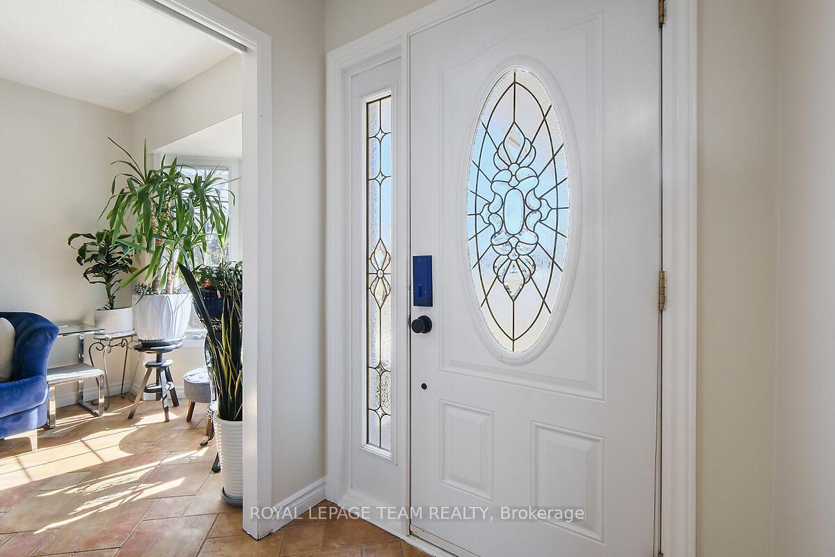 Photo 4 of 1765 Bromont Way, Ottawa, Chateauneuf — HOMEH