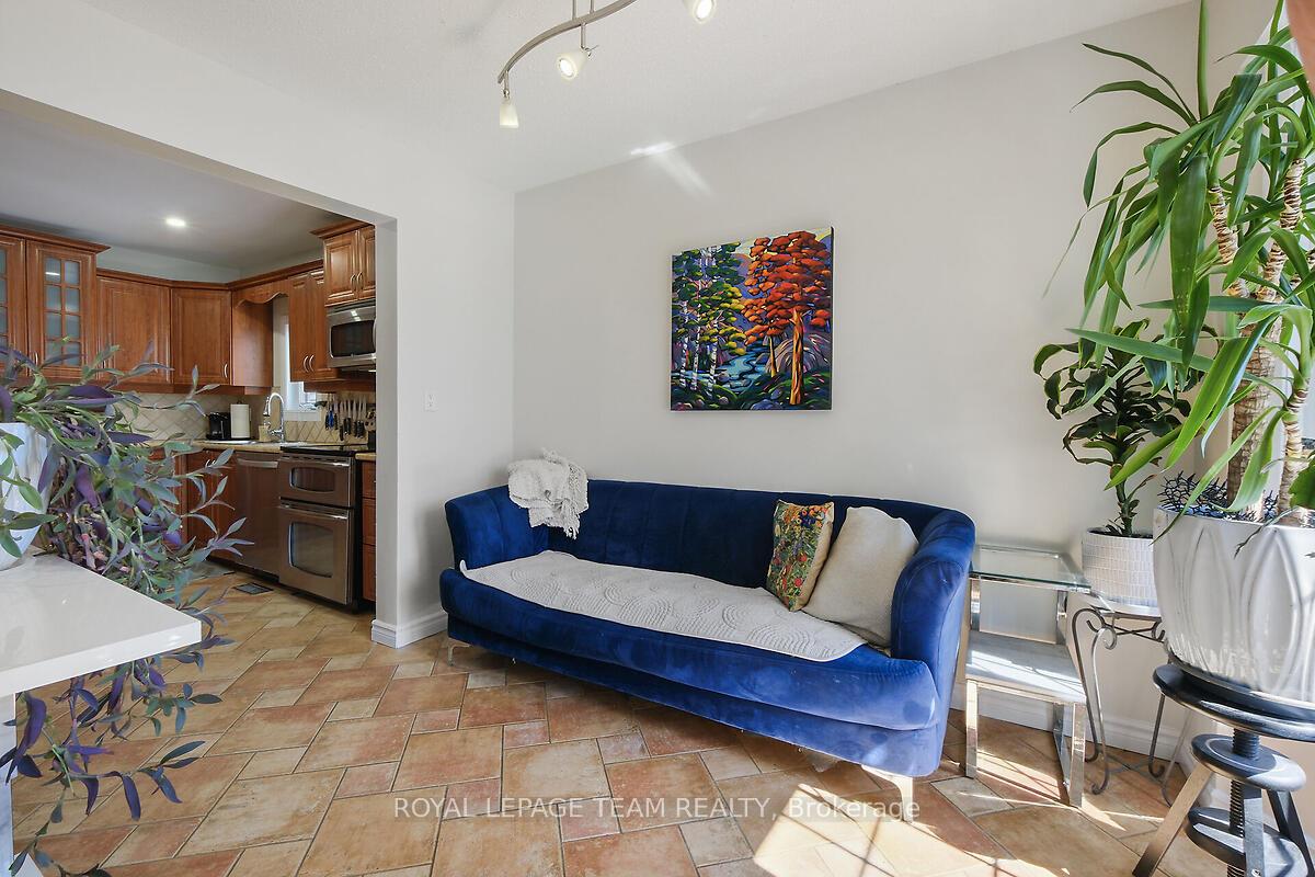 Photo 5 of 1765 Bromont Way, Ottawa, Chateauneuf — HOMEH