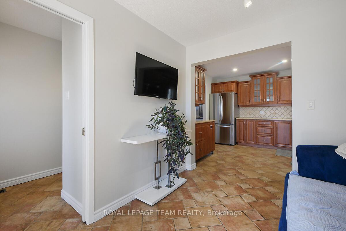 Photo 6 of 1765 Bromont Way, Ottawa, Chateauneuf — HOMEH