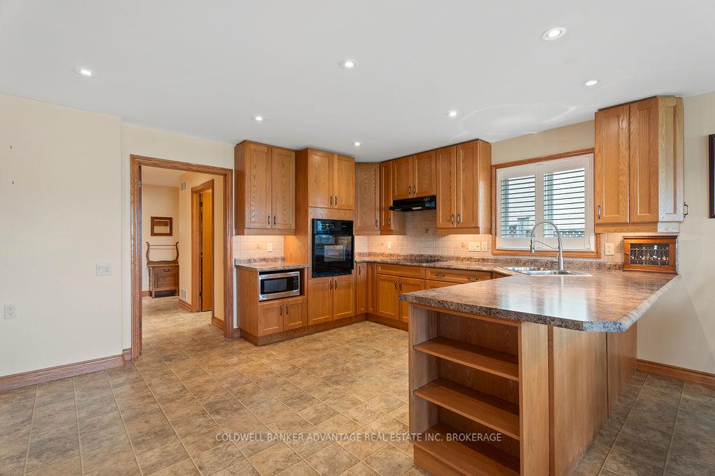 Photo 10 of 7188 St Michael Avenue, Niagara Falls, Forestview — HOMEH