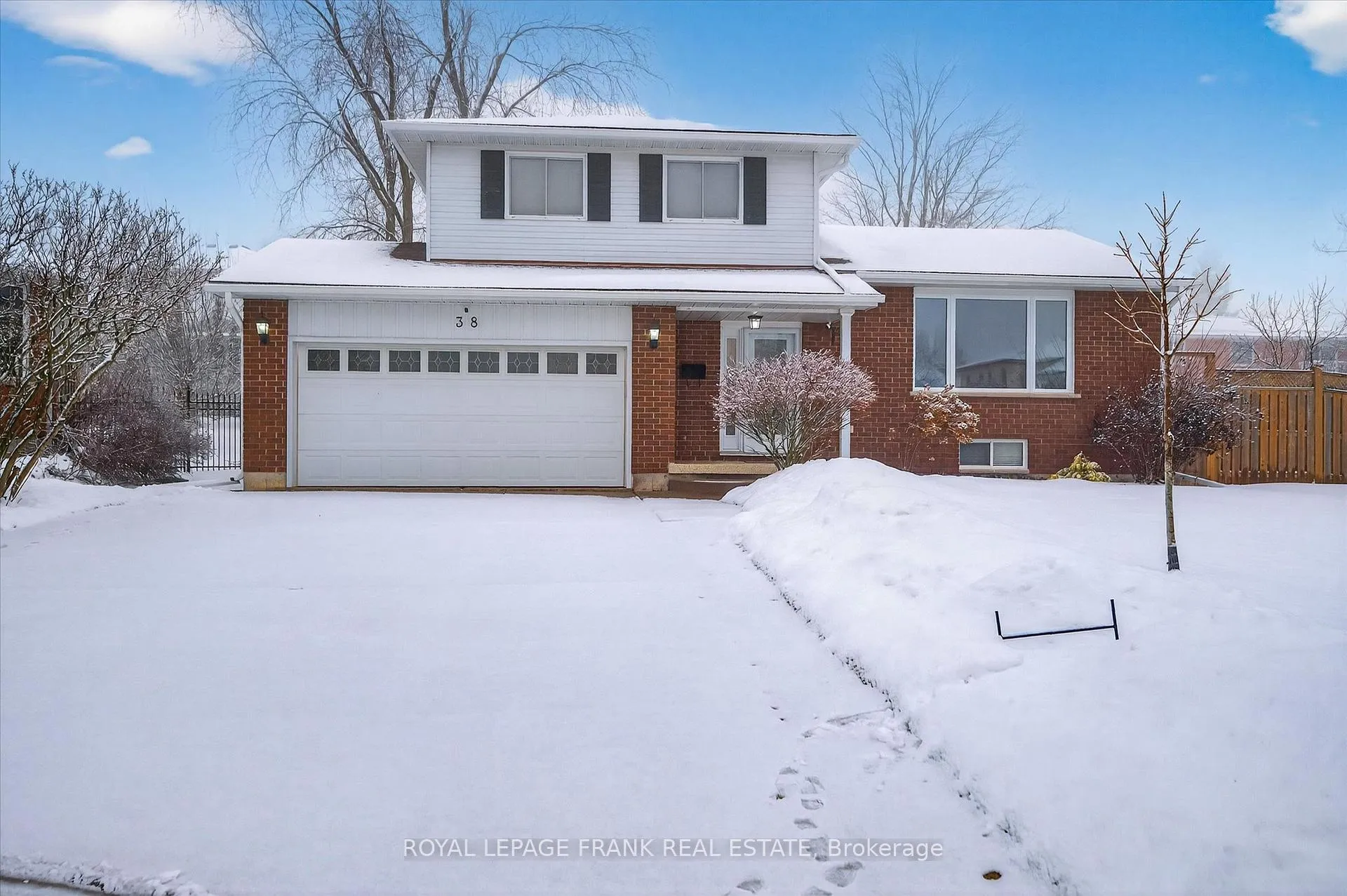Photo 1 of 38 Clearview Court, Peterborough, Monaghan Ward 2 — HOMEH