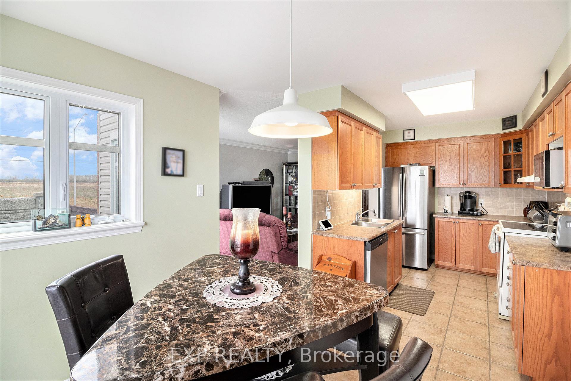 Photo 8 of 258 Trail Side Circle, Ottawa, Springridge/East Village — HOMEH
