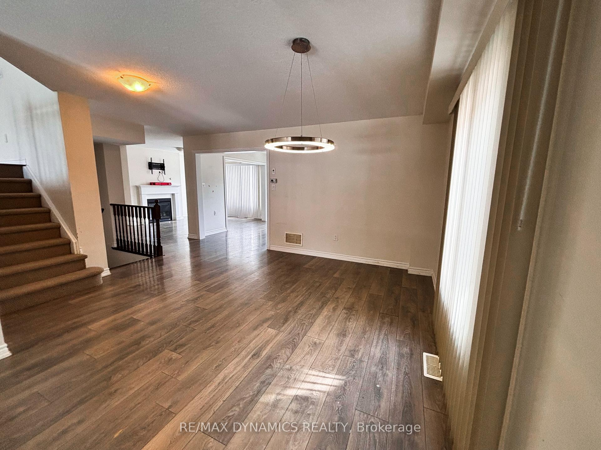 Photo 5 of 8779 Dogwood Crescent, Niagara Falls, Brown — HOMEH