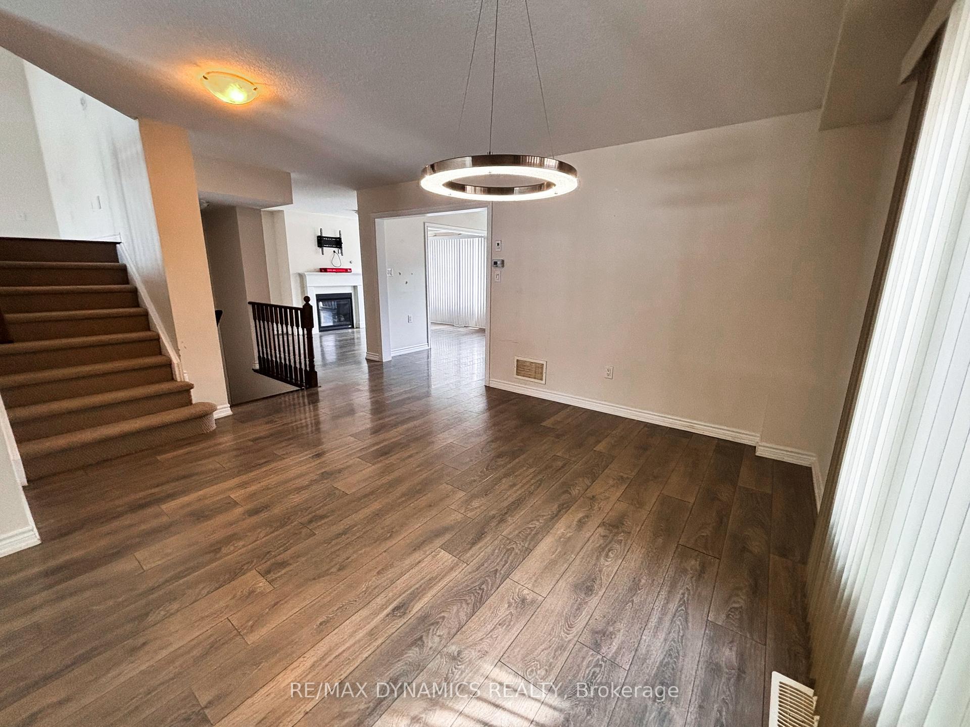 Photo 7 of 8779 Dogwood Crescent, Niagara Falls, Brown — HOMEH