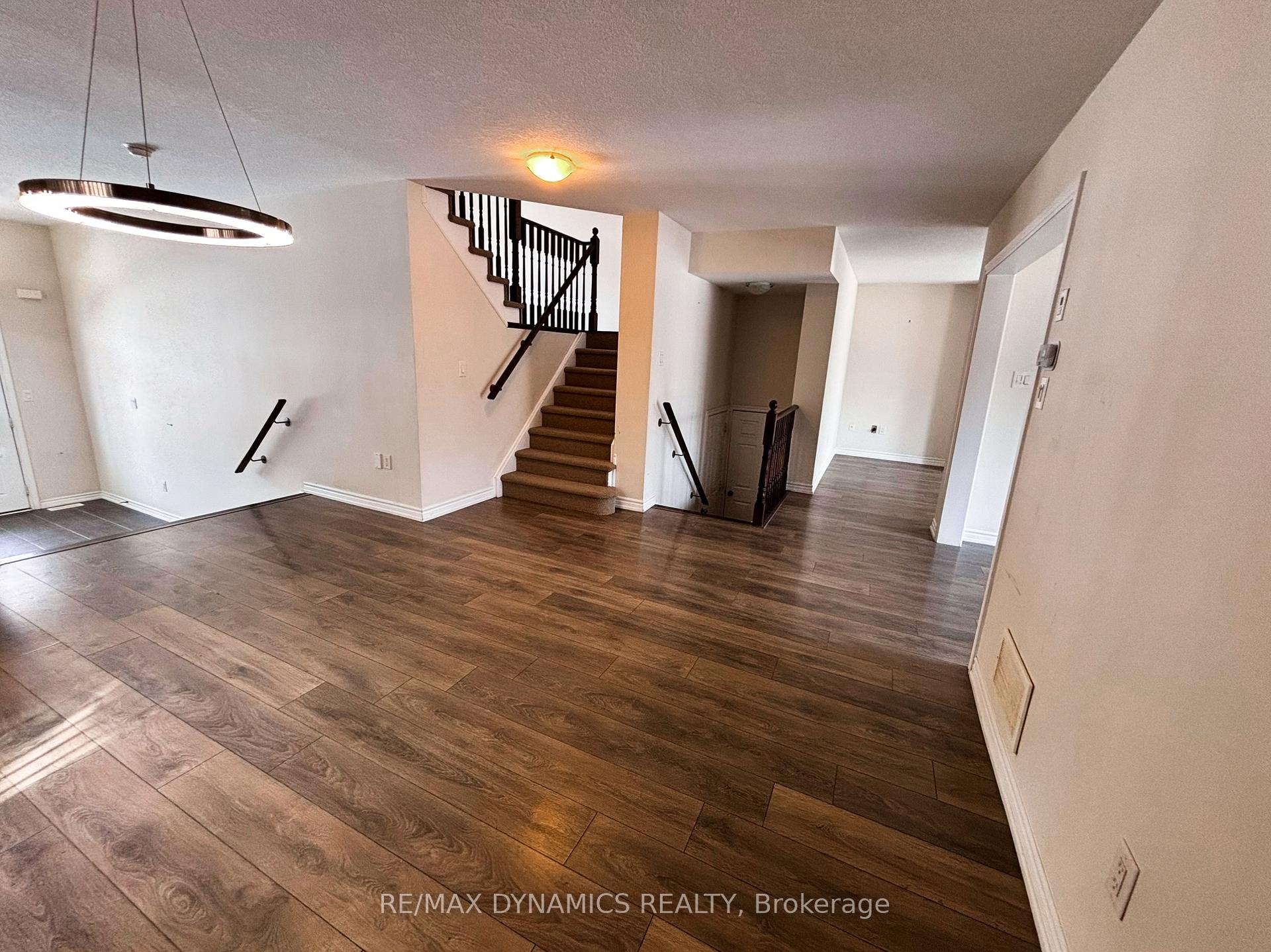 Photo 8 of 8779 Dogwood Crescent, Niagara Falls, Brown — HOMEH