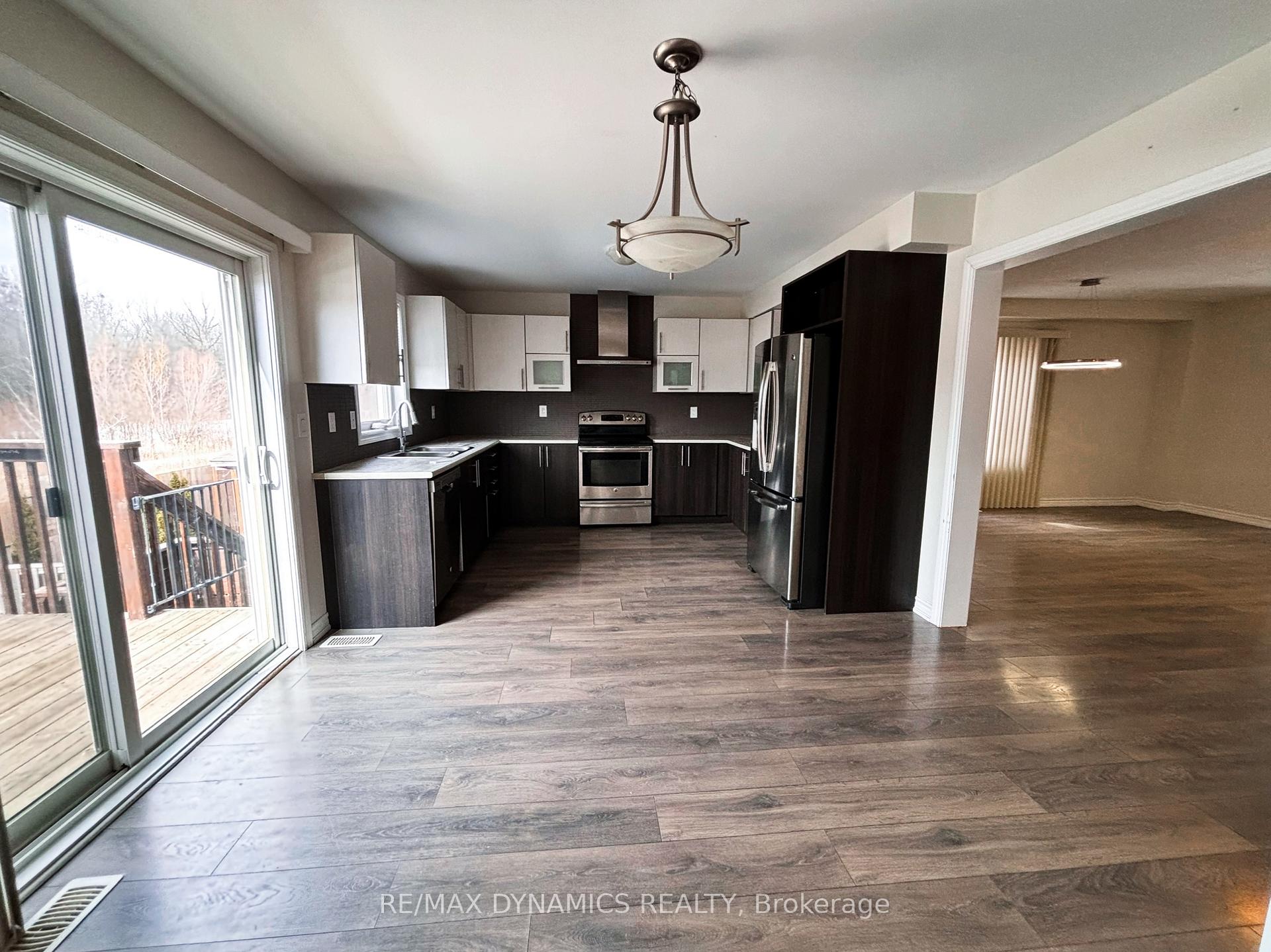 Photo 10 of 8779 Dogwood Crescent, Niagara Falls, Brown — HOMEH