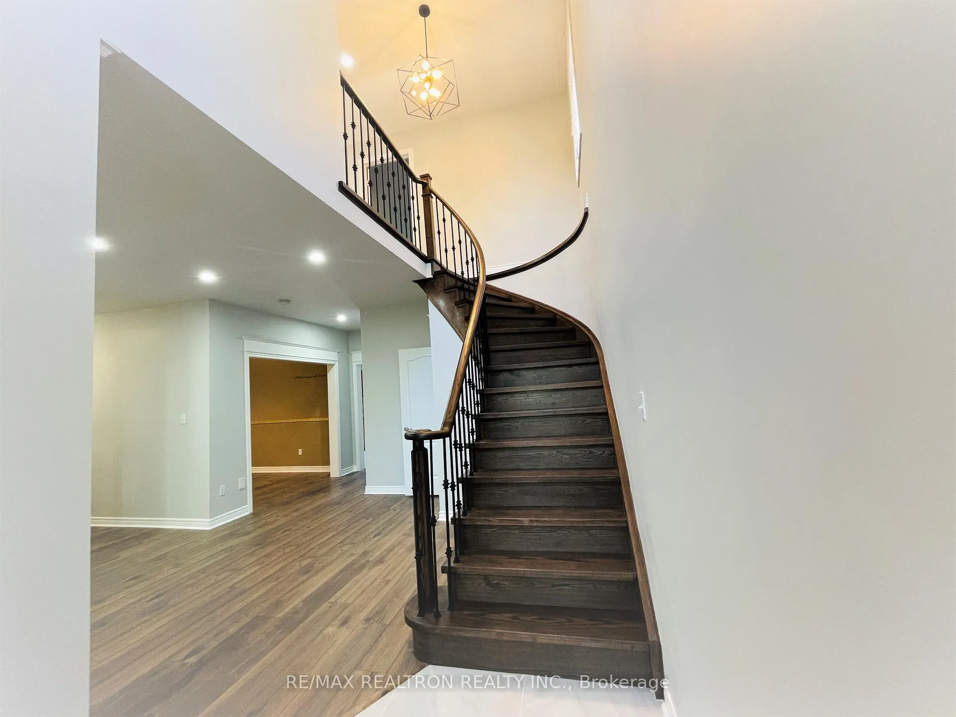 Photo 6 of 137 Bothwell Crescent, Newmarket, Summerhill Estates — HOMEH