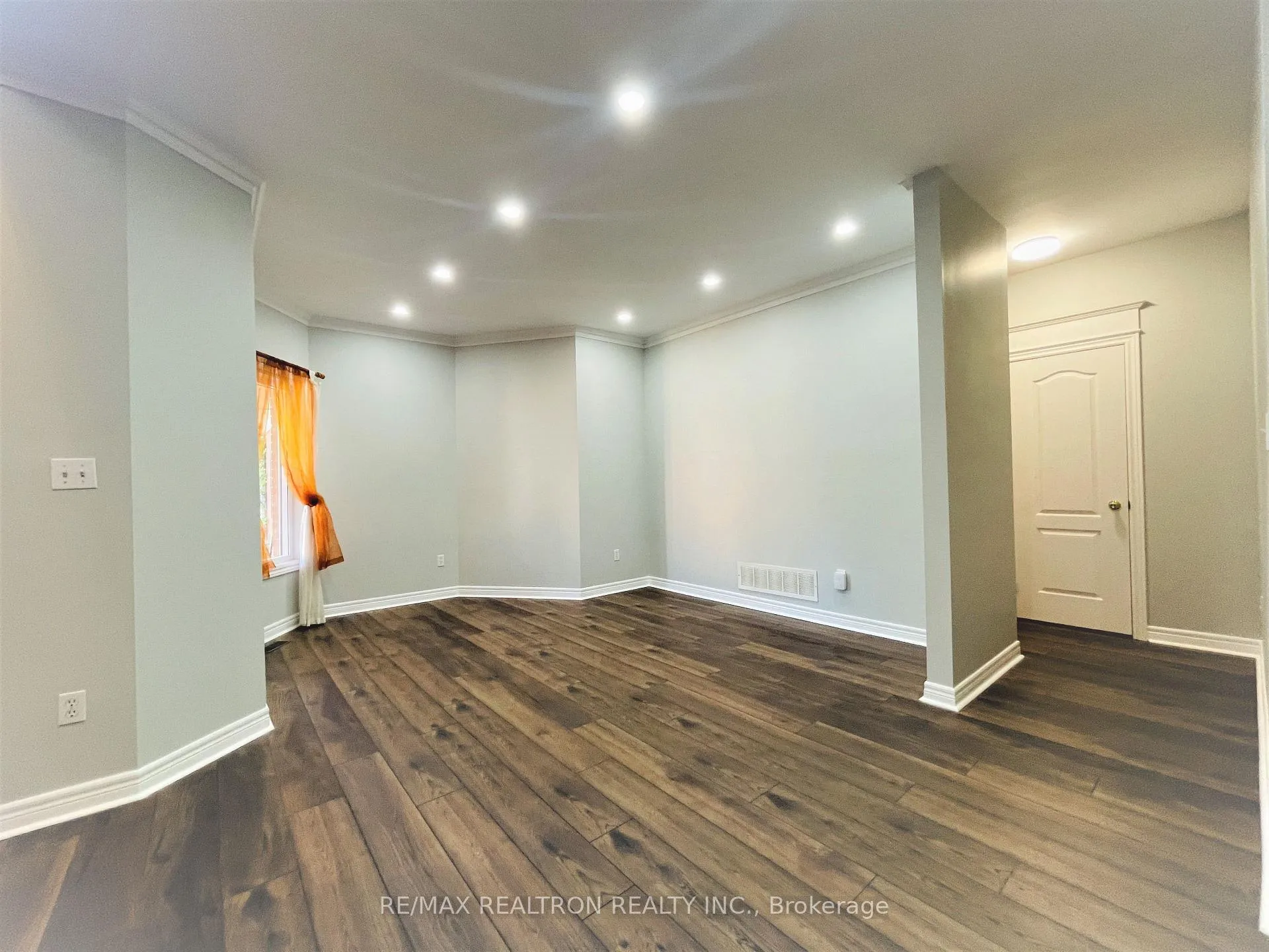 Photo 16 of 137 Bothwell Crescent, Newmarket, Summerhill Estates — HOMEH