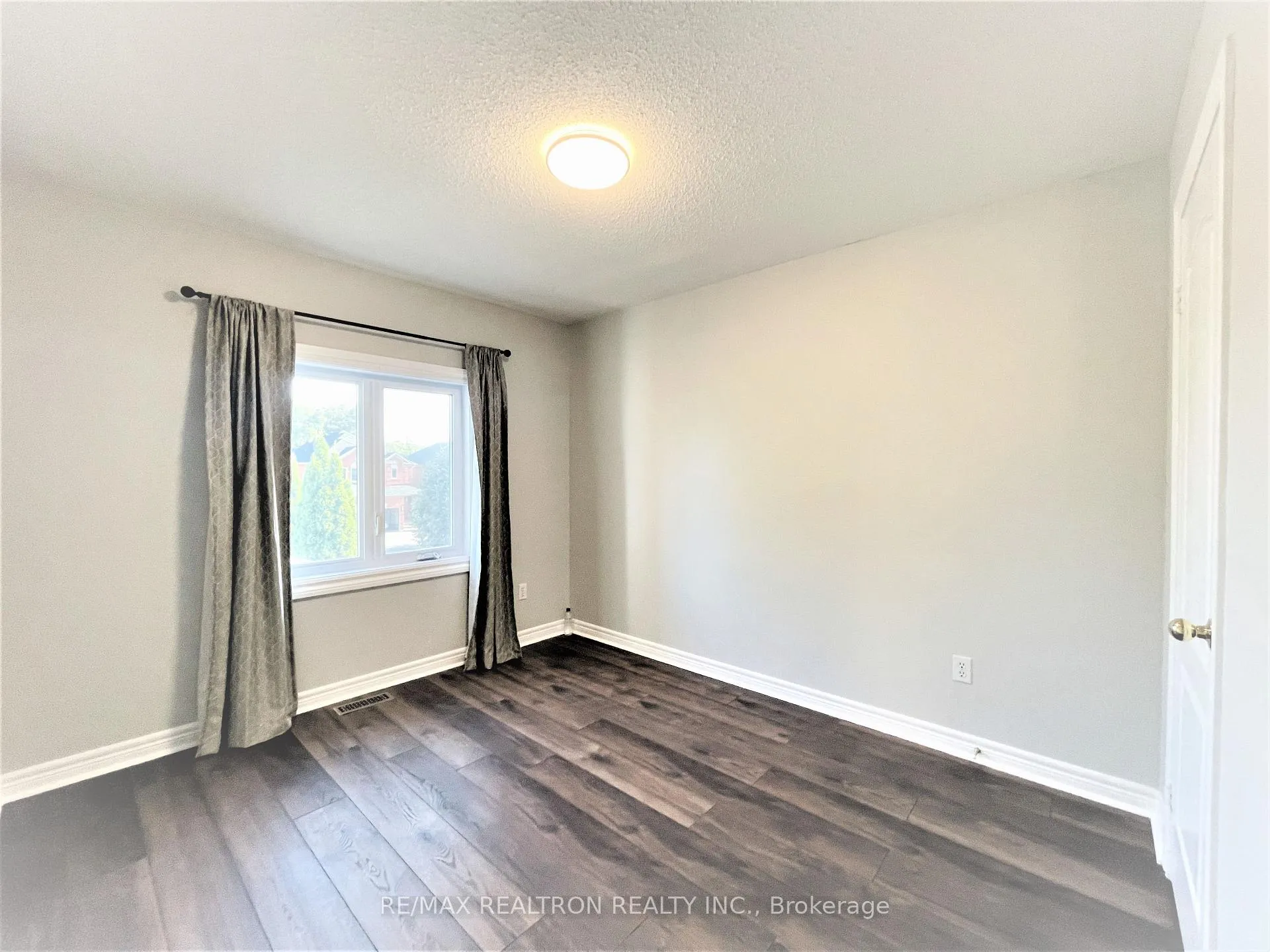 Photo 24 of 137 Bothwell Crescent, Newmarket, Summerhill Estates — HOMEH